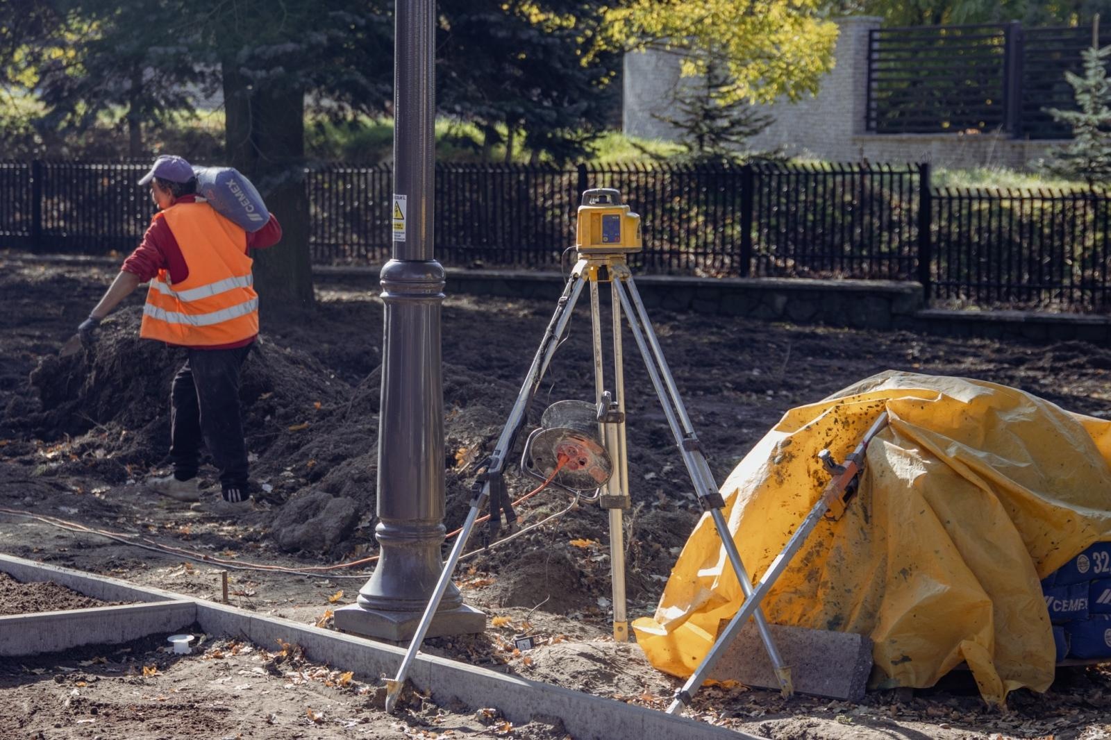 Zdjęcie w galerii na portalu naszwodzislaw.com: Trwa remont Mogiły Ofiar Marszu Śmierci wiadomości z regionu
