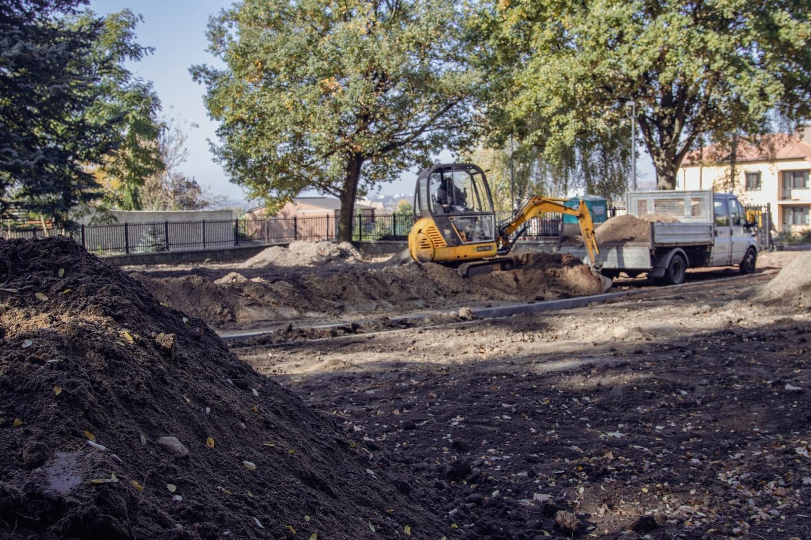 Zdjęcie w galerii na portalu naszwodzislaw.com: Trwa remont Mogiły Ofiar Marszu Śmierci wiadomości z regionu
