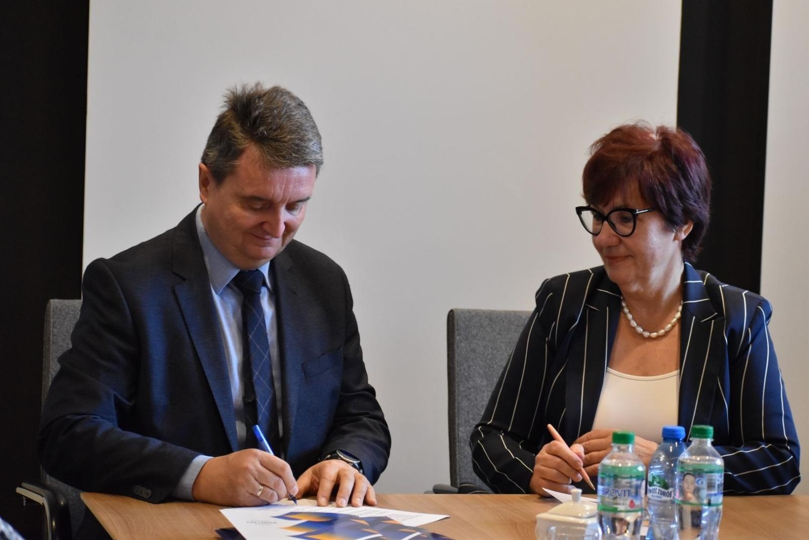 Zdjęcie w galerii na portalu naszwodzislaw.com: Rusza trzecia edycja programu Zawodowy debiut wiadomości z regionu