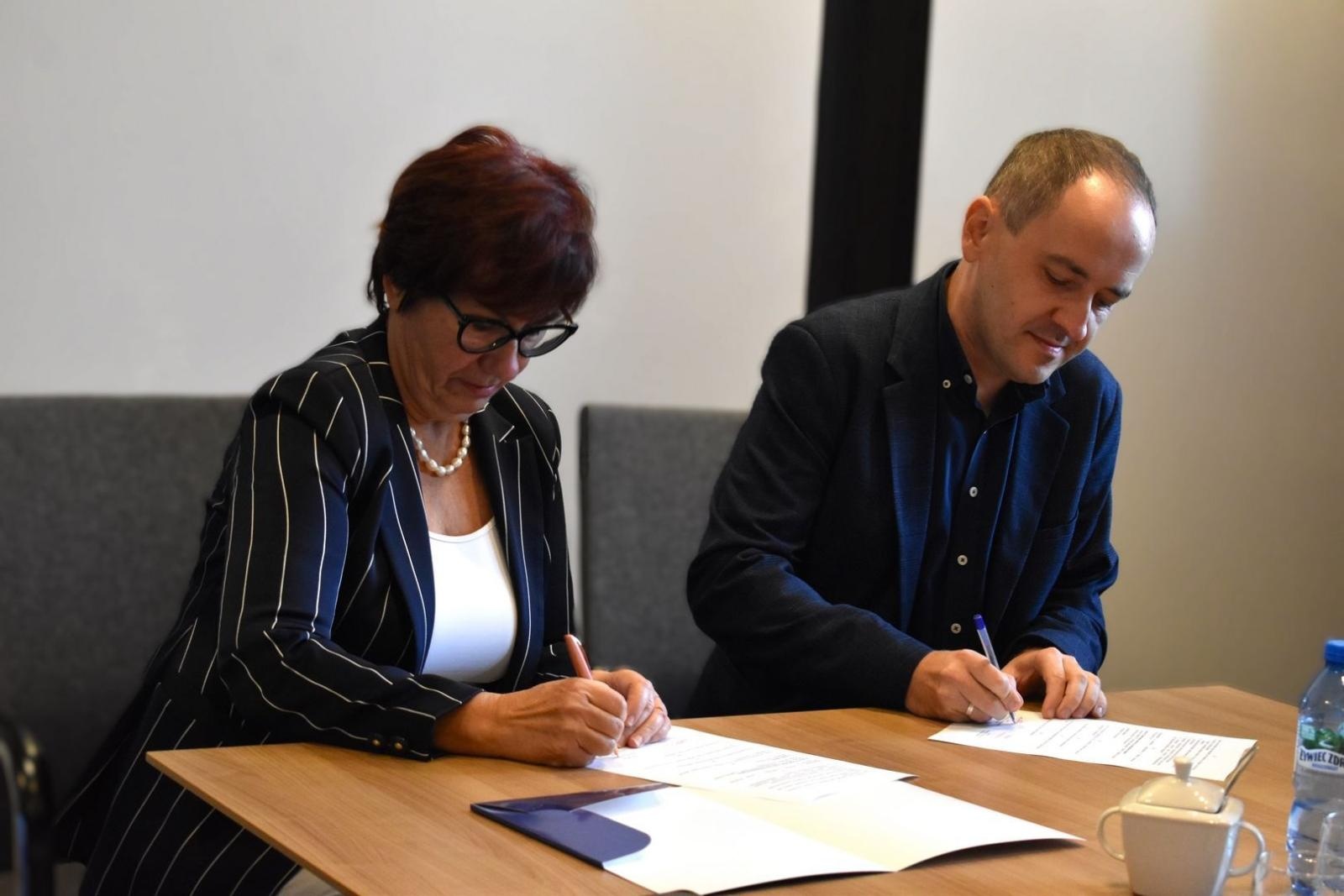 Zdjęcie w galerii na portalu naszwodzislaw.com: Rusza trzecia edycja programu Zawodowy debiut wiadomości z regionu