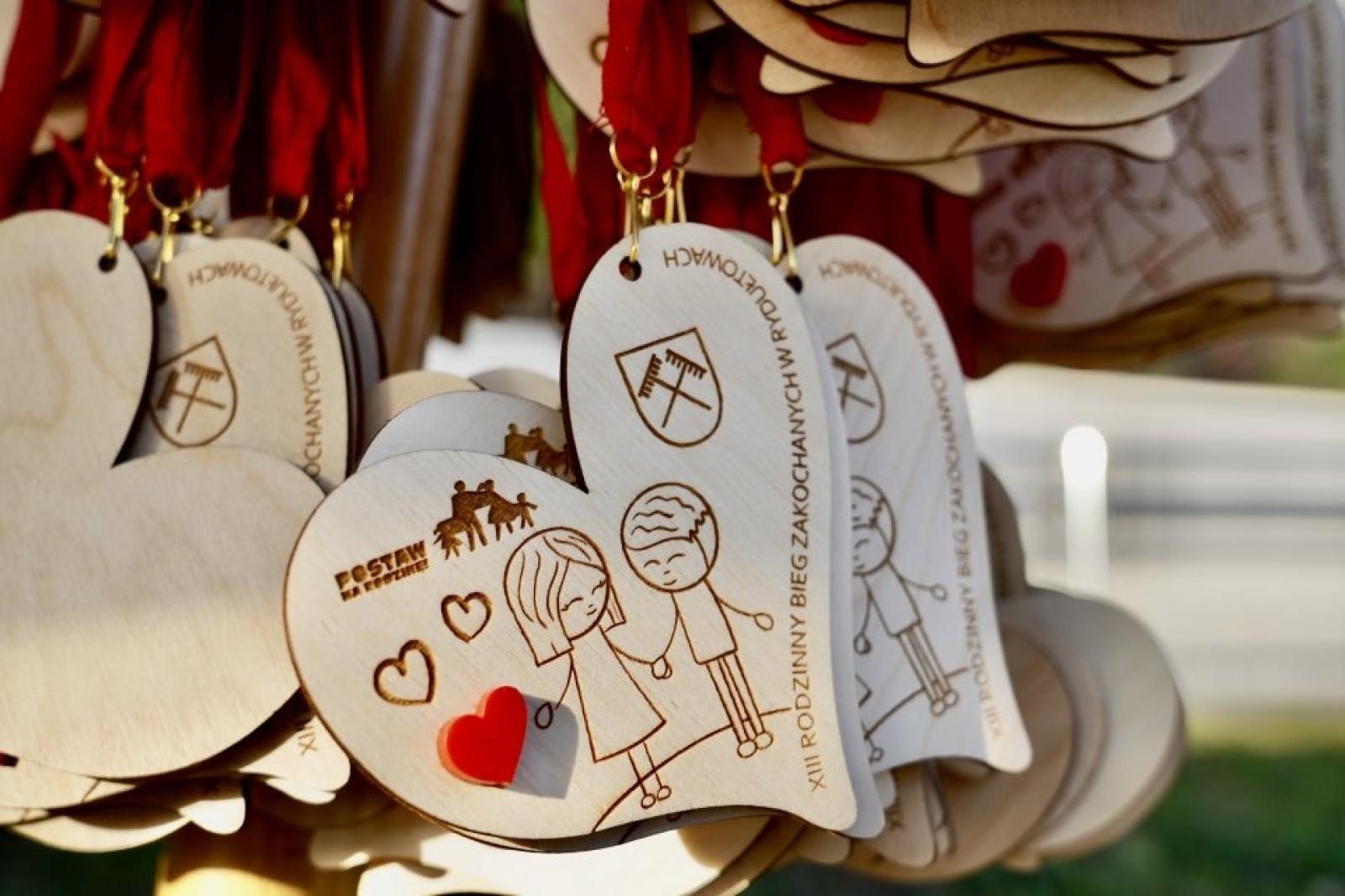 Zdjęcie w galerii na portalu naszwodzislaw.com: XIII Rodzinny Bieg Zakochanych przeszedł do historii [FOTO] wiadomości z regionu