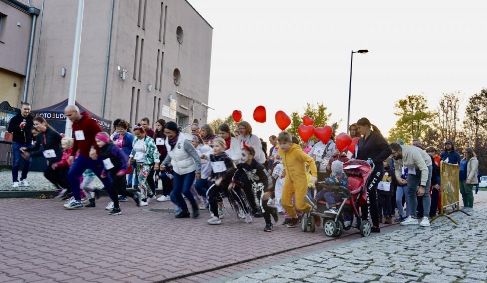 Zdjęcie w galerii na portalu naszwodzislaw.com: XIII Rodzinny Bieg Zakochanych przeszedł do historii [FOTO] wiadomości z regionu