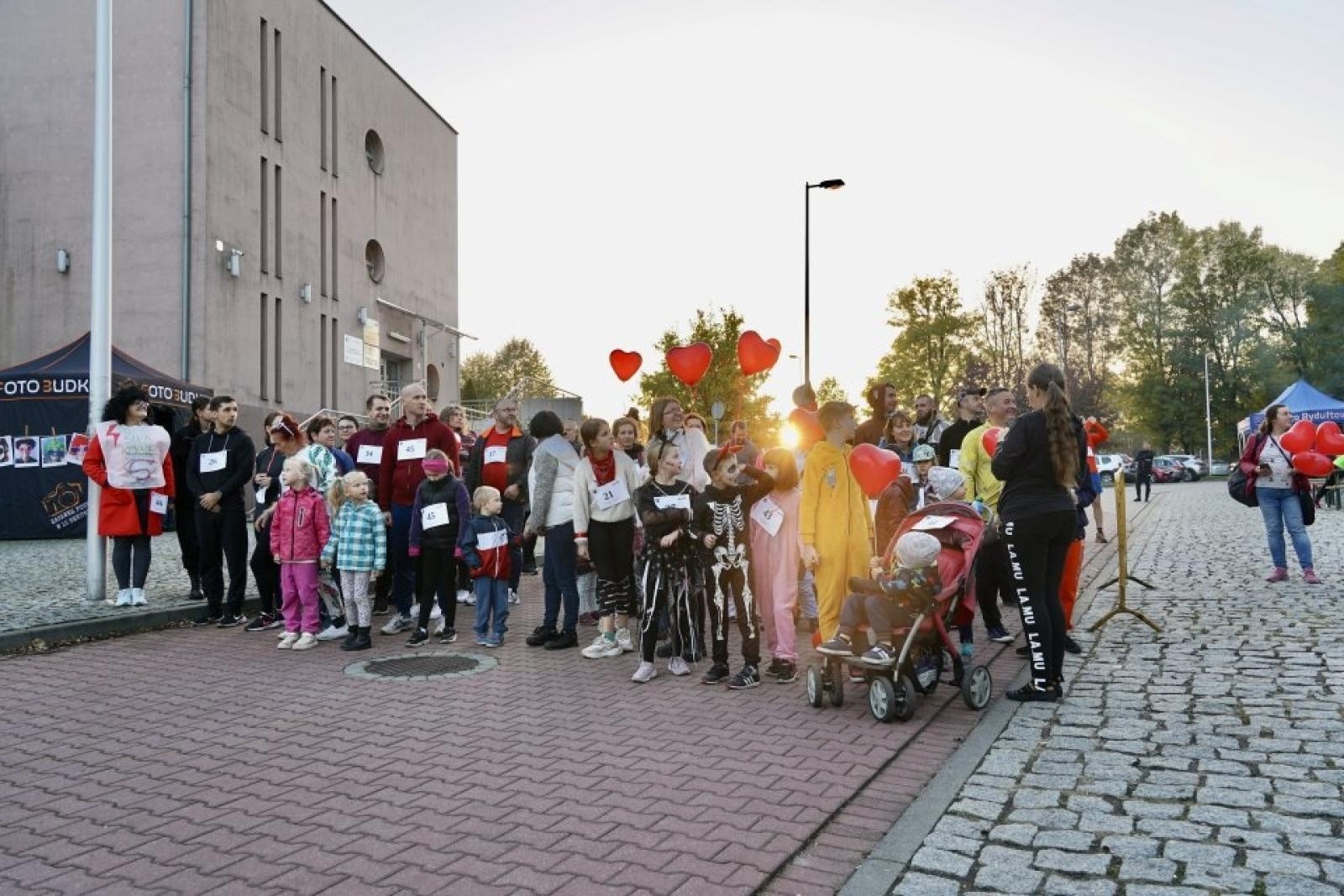 Zdjęcie w galerii na portalu naszwodzislaw.com: XIII Rodzinny Bieg Zakochanych przeszedł do historii [FOTO] wiadomości z regionu