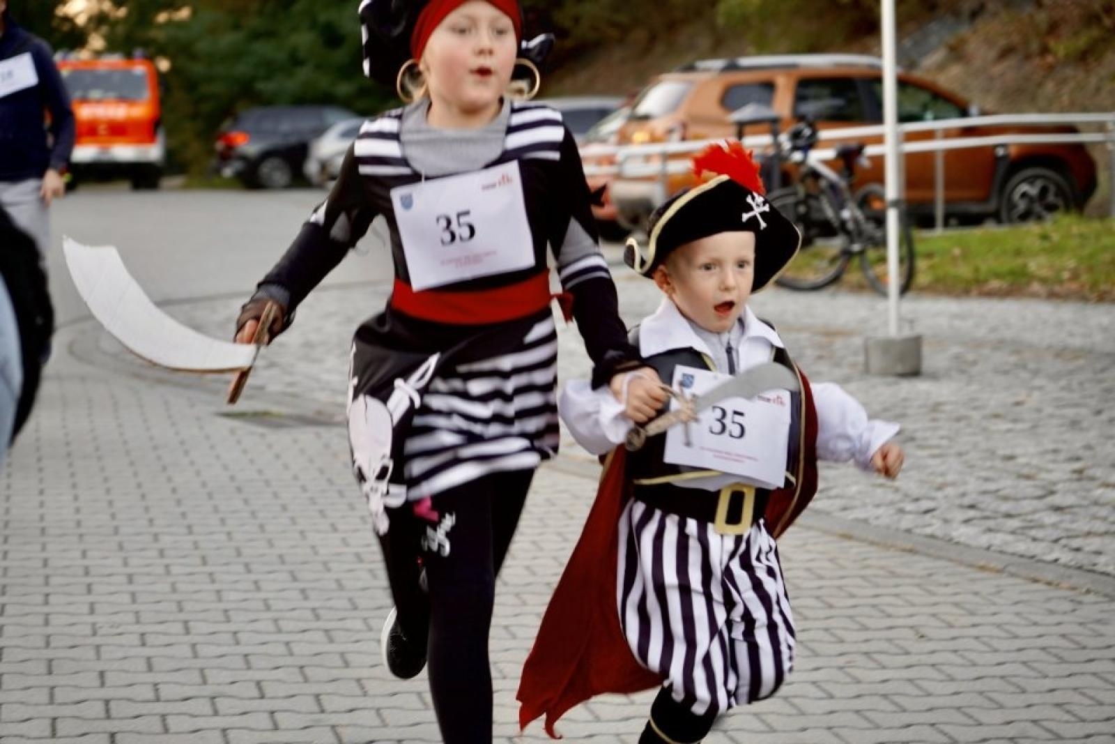 Zdjęcie w galerii na portalu naszwodzislaw.com: XIII Rodzinny Bieg Zakochanych przeszedł do historii [FOTO] wiadomości z regionu