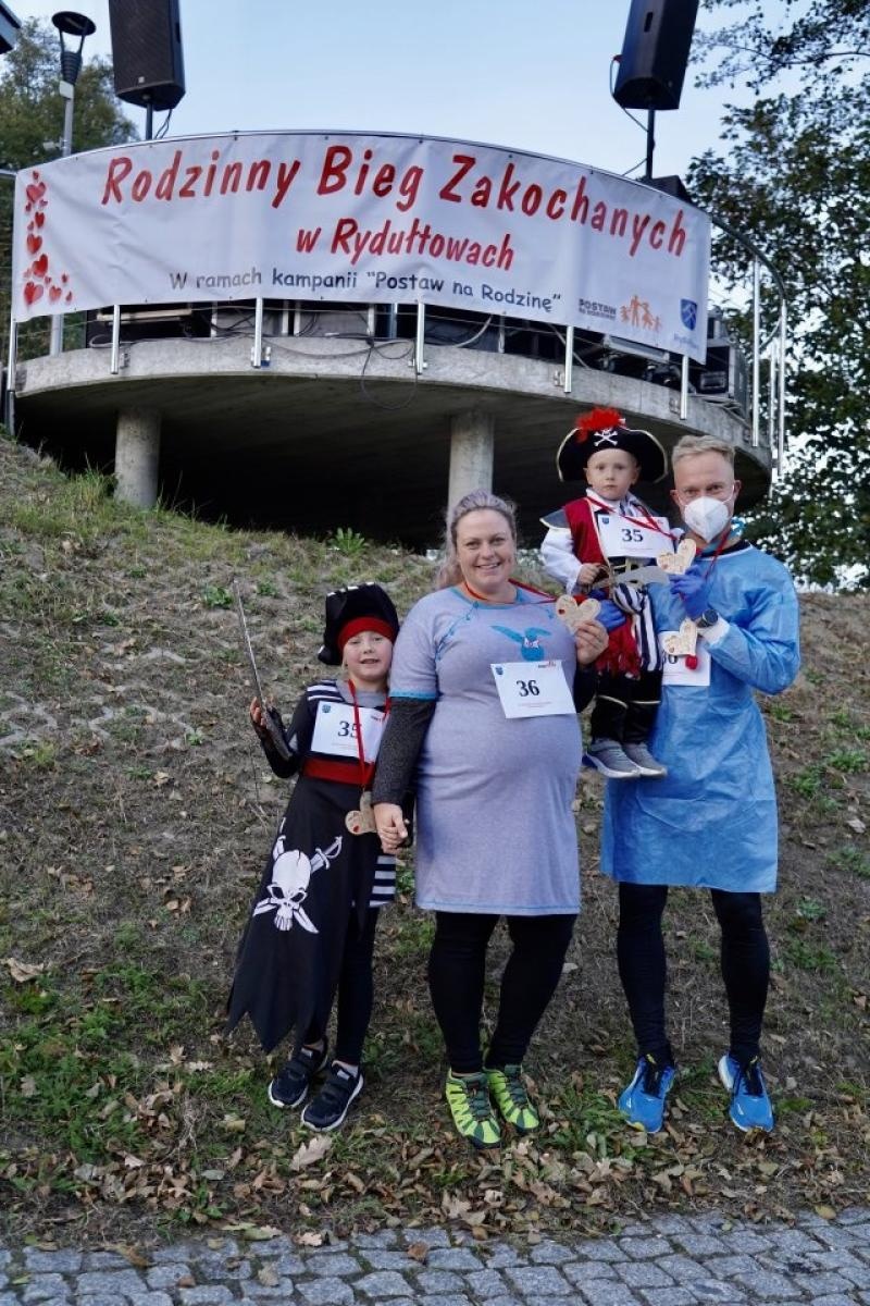 Zdjęcie w galerii na portalu naszwodzislaw.com: XIII Rodzinny Bieg Zakochanych przeszedł do historii [FOTO] wiadomości z regionu