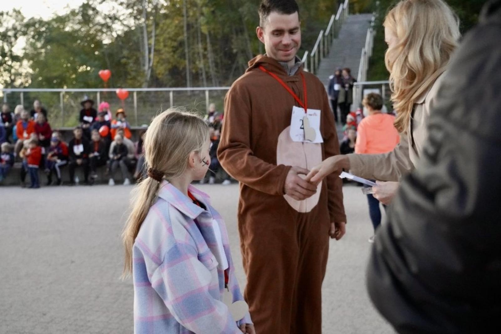 Zdjęcie w galerii na portalu naszwodzislaw.com: XIII Rodzinny Bieg Zakochanych przeszedł do historii [FOTO] wiadomości z regionu