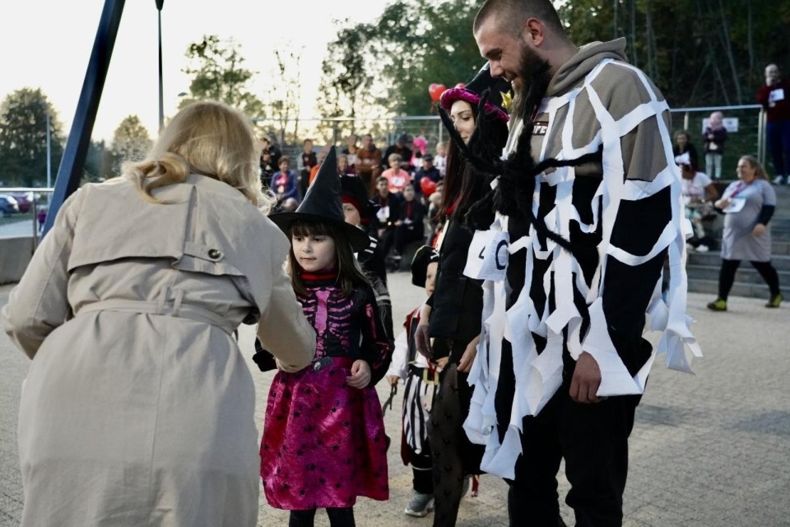 Zdjęcie w galerii na portalu naszwodzislaw.com: XIII Rodzinny Bieg Zakochanych przeszedł do historii [FOTO] wiadomości z regionu
