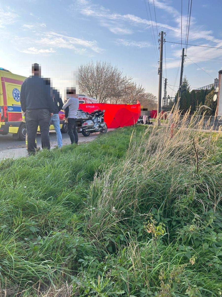 Zdjęcie w galerii na portalu naszwodzislaw.com: Zderzenie motocykla z osobówką w Lubomi. W akcji dwa śmigłowce LPR wiadomości z regionu