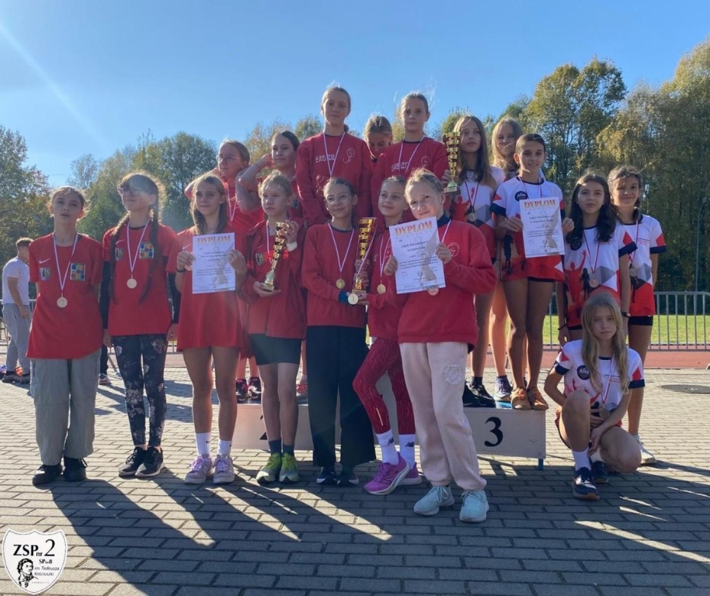 Zdjęcie w galerii na portalu naszwodzislaw.com: Uczennice wodzisławskiej SP8 z sukcesem w wojewódzkim finale biegów przełajowych wiadomości z regionu
