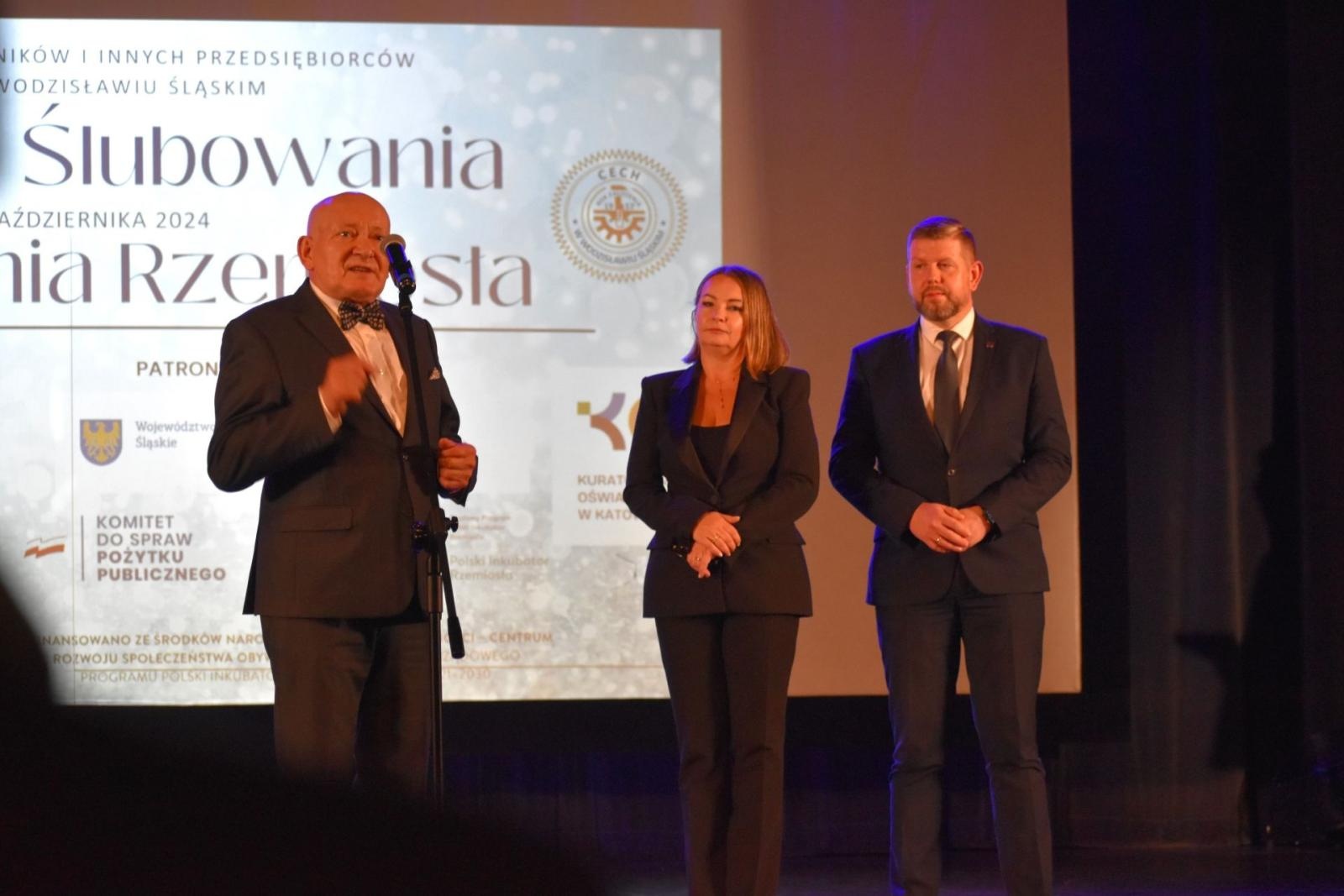 Zdjęcie w galerii na portalu naszwodzislaw.com: Uczniowie rzemiosła złożyli ślubowanie wiadomości z regionu