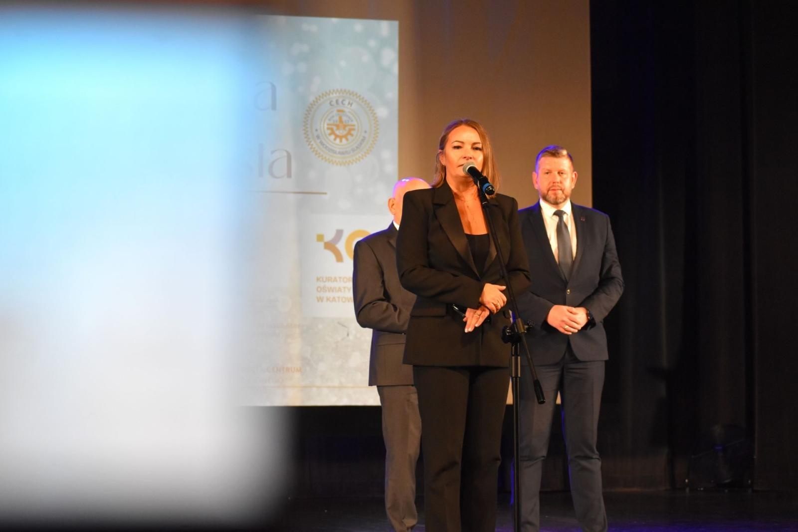 Zdjęcie w galerii na portalu naszwodzislaw.com: Uczniowie rzemiosła złożyli ślubowanie wiadomości z regionu