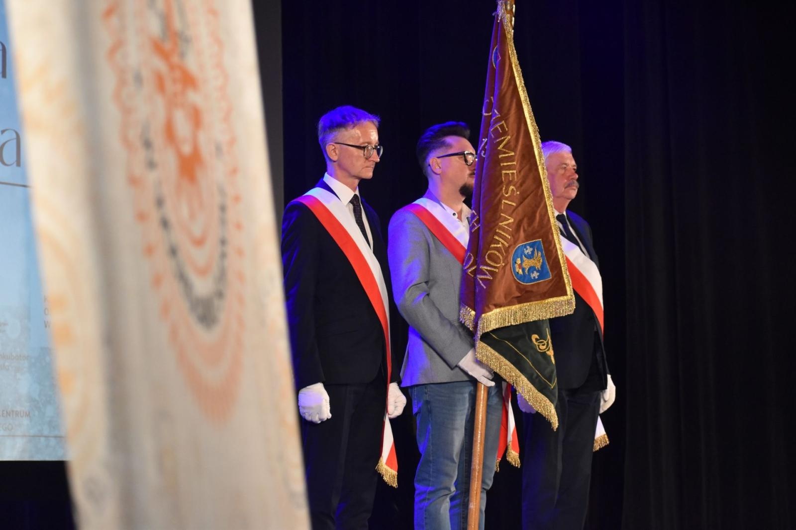 Zdjęcie w galerii na portalu naszwodzislaw.com: Uczniowie rzemiosła złożyli ślubowanie wiadomości z regionu