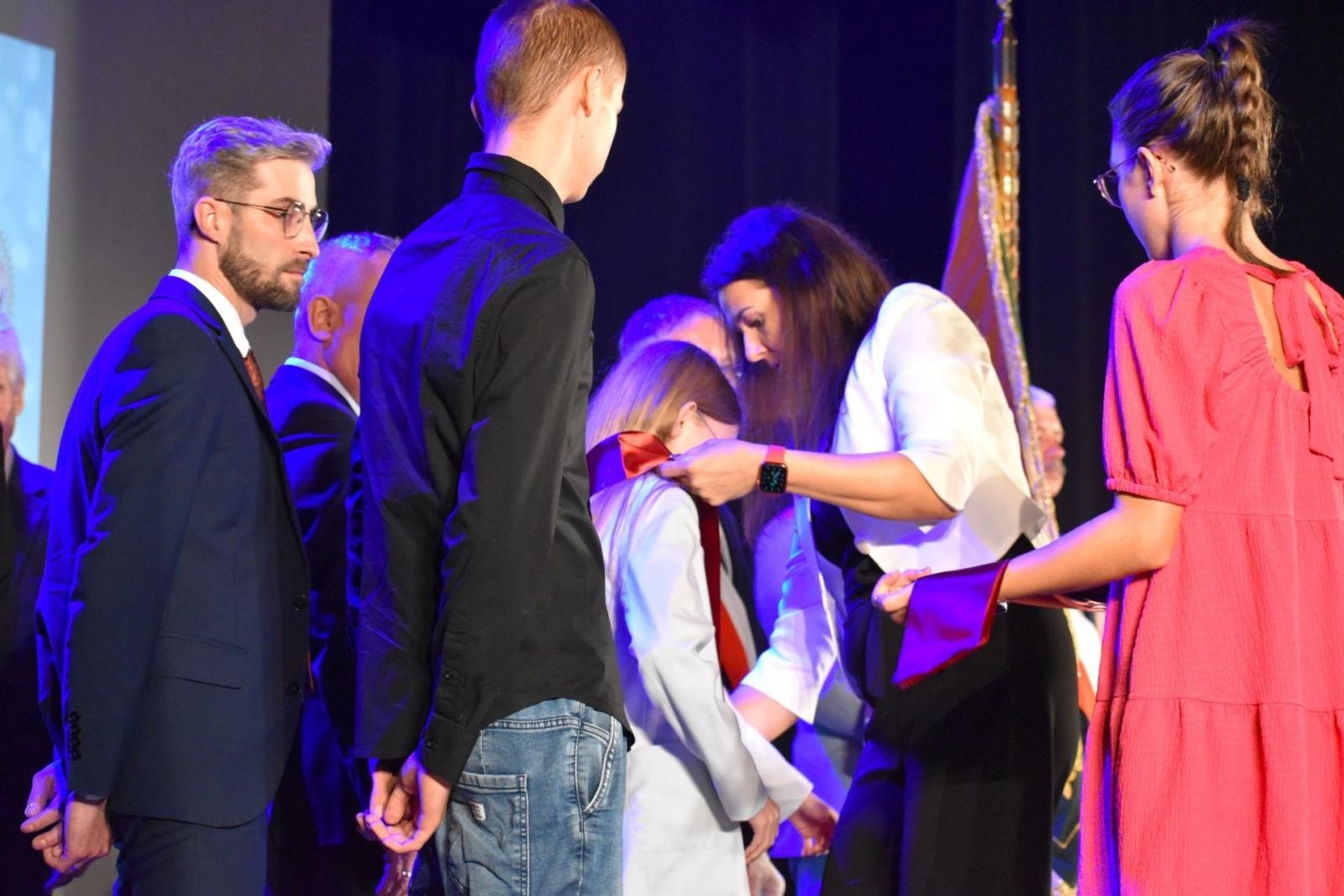 Zdjęcie w galerii na portalu naszwodzislaw.com: Uczniowie rzemiosła złożyli ślubowanie wiadomości z regionu