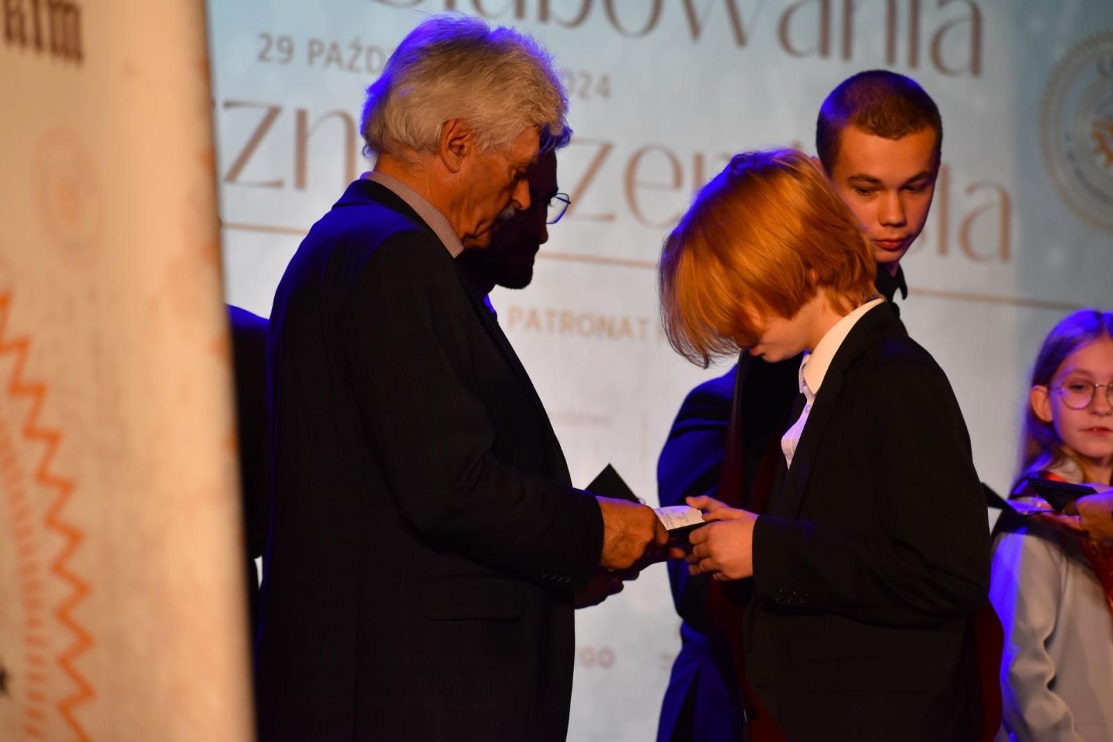 Zdjęcie w galerii na portalu naszwodzislaw.com: Uczniowie rzemiosła złożyli ślubowanie wiadomości z regionu