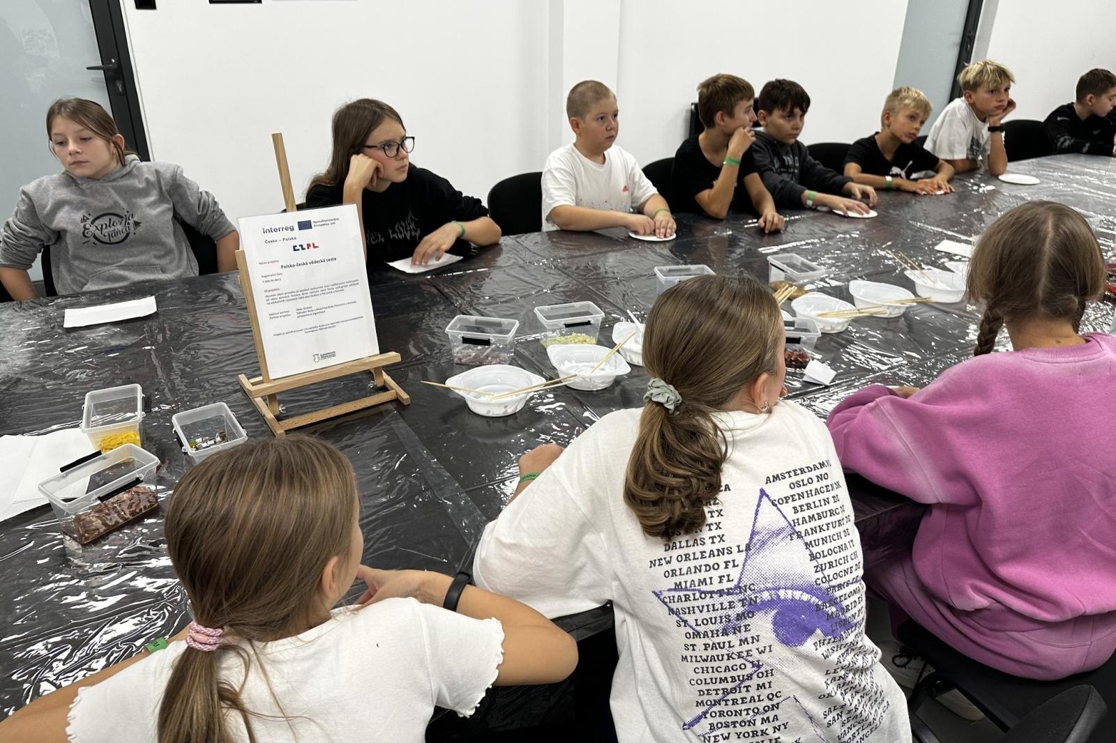 Zdjęcie w galerii na portalu naszwodzislaw.com: Uczniowie z Polski i Czech zobaczyli jak od środka wygląda kopalnia wiadomości z regionu