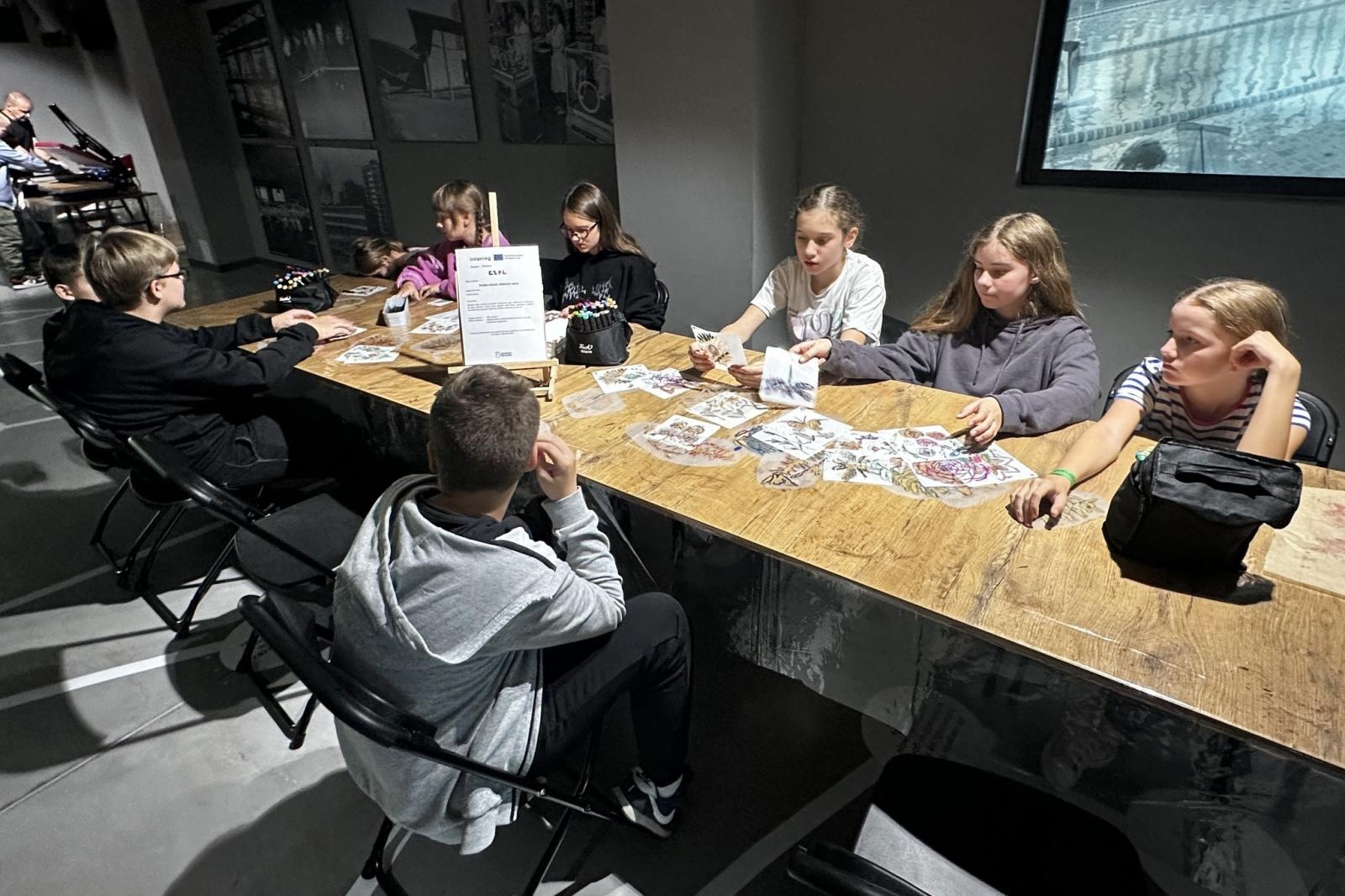 Zdjęcie w galerii na portalu naszwodzislaw.com: Uczniowie z Polski i Czech zobaczyli jak od środka wygląda kopalnia wiadomości z regionu