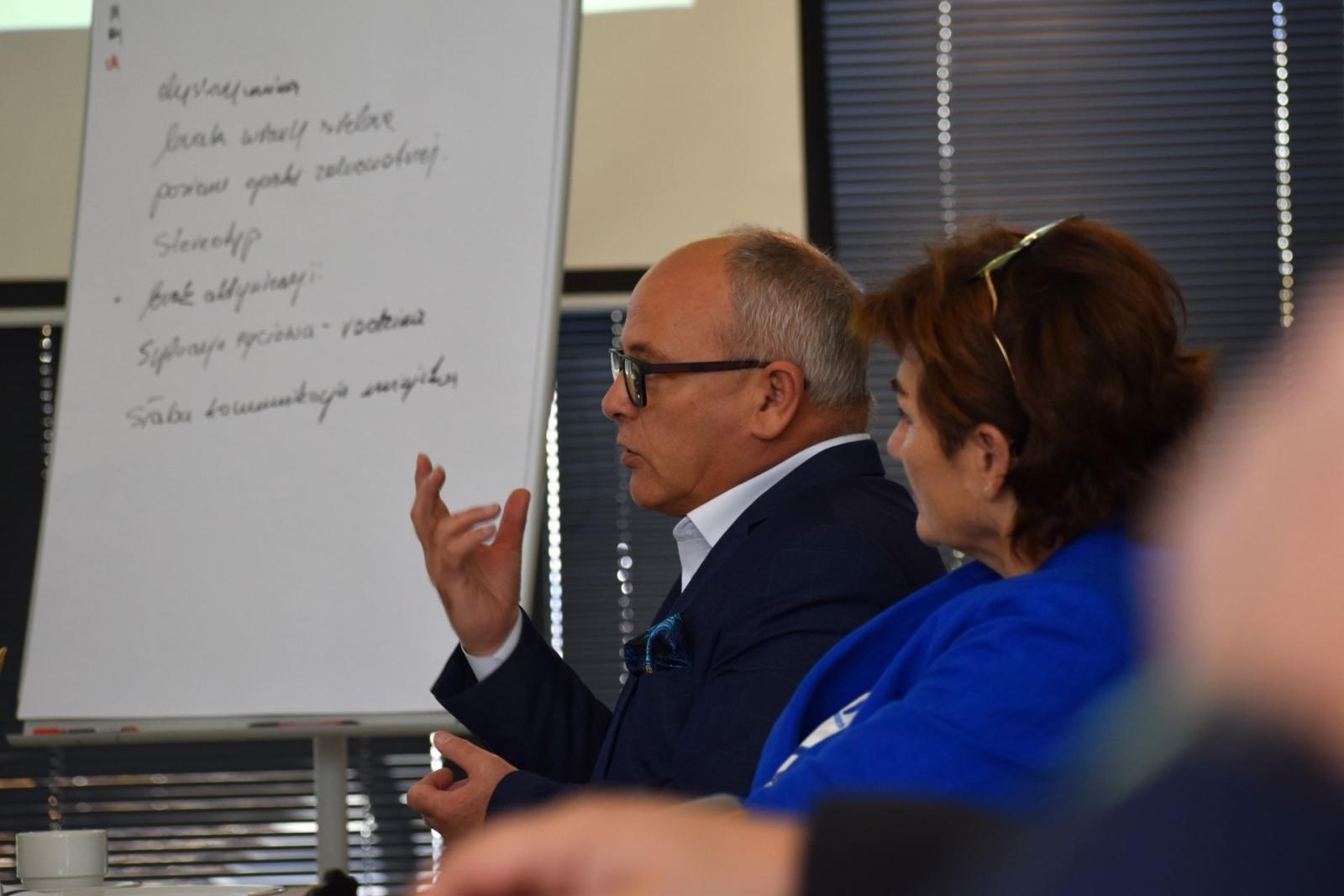 Zdjęcie w galerii na portalu naszwodzislaw.com: Jak wykorzystać potencjał zawodowy Silversów na rynku pracy? Debata w wodzisławskim PUP wiadomości z regionu