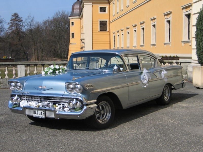 Zdjęcie w galerii na portalu naszwodzislaw.com: Do ślubu modnym pojazdem wiadomości z regionu