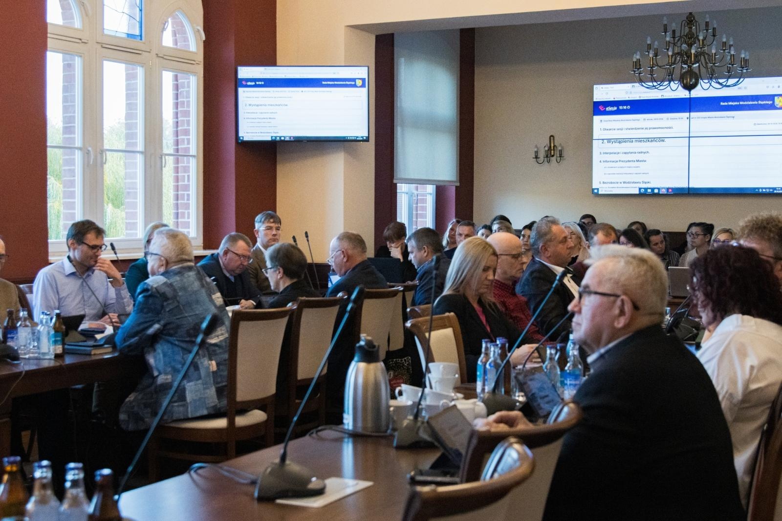 Zdjęcie w galerii na portalu naszwodzislaw.com: Za nami październikowa sesja Rady Miejskiej wiadomości z regionu