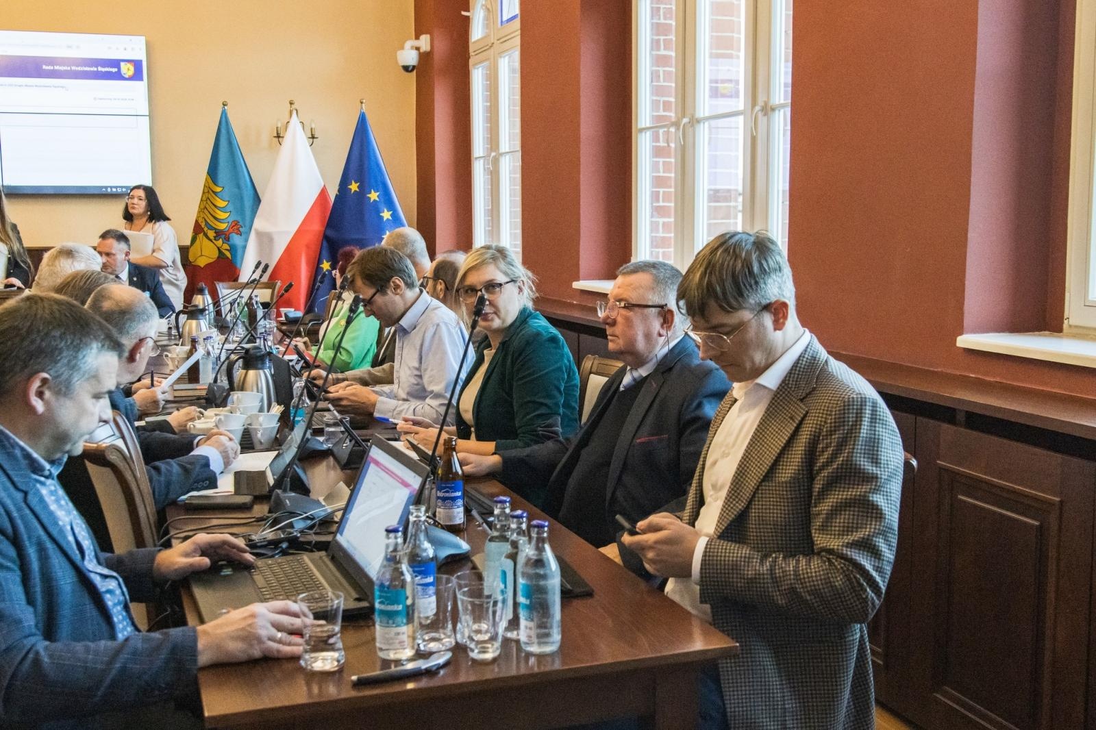 Zdjęcie w galerii na portalu naszwodzislaw.com: Za nami październikowa sesja Rady Miejskiej wiadomości z regionu