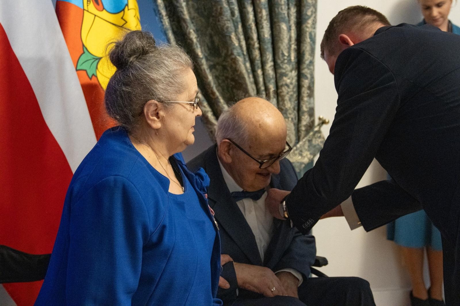 Zdjęcie w galerii na portalu naszwodzislaw.com: Jubilaci świętowali złote gody w Pałacu Dietrichsteinów [FOTO] wiadomości z regionu