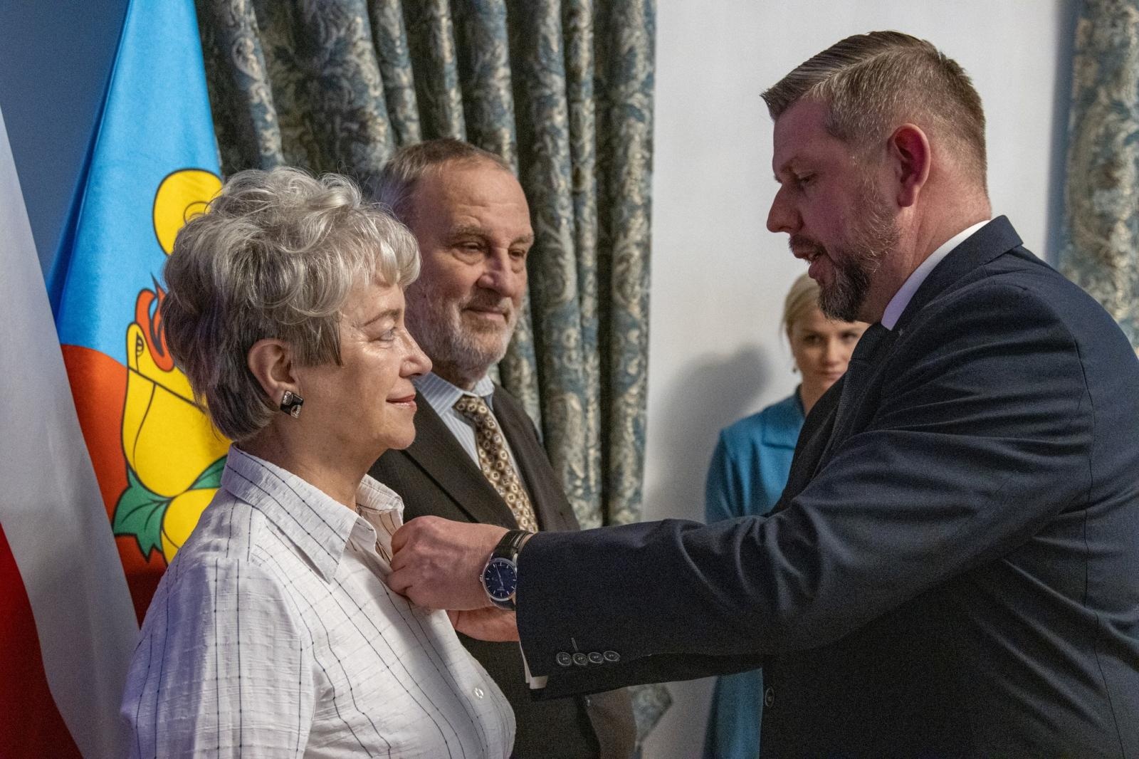 Zdjęcie w galerii na portalu naszwodzislaw.com: Jubilaci świętowali złote gody w Pałacu Dietrichsteinów [FOTO] wiadomości z regionu