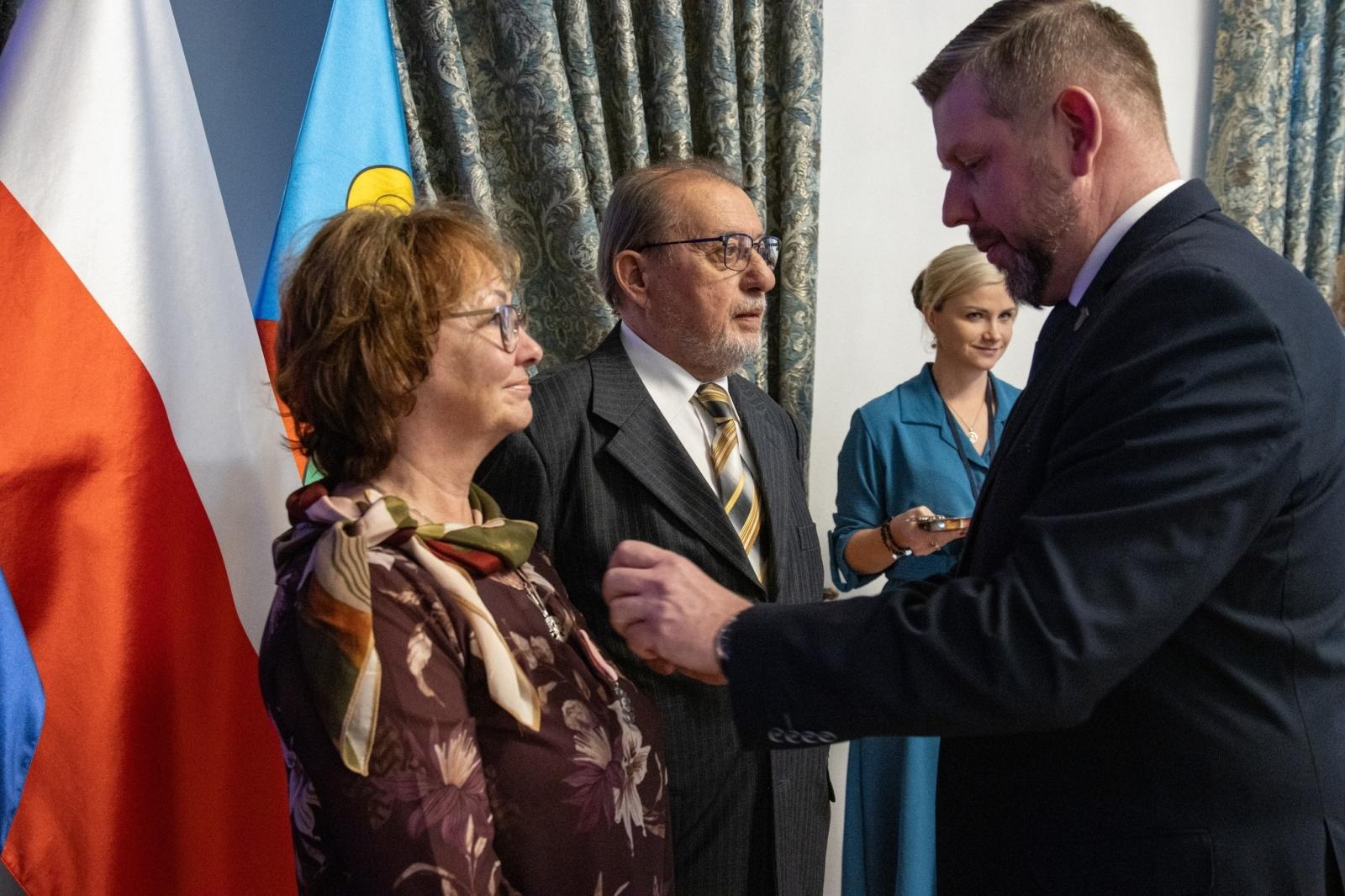 Zdjęcie w galerii na portalu naszwodzislaw.com: Jubilaci świętowali złote gody w Pałacu Dietrichsteinów [FOTO] wiadomości z regionu