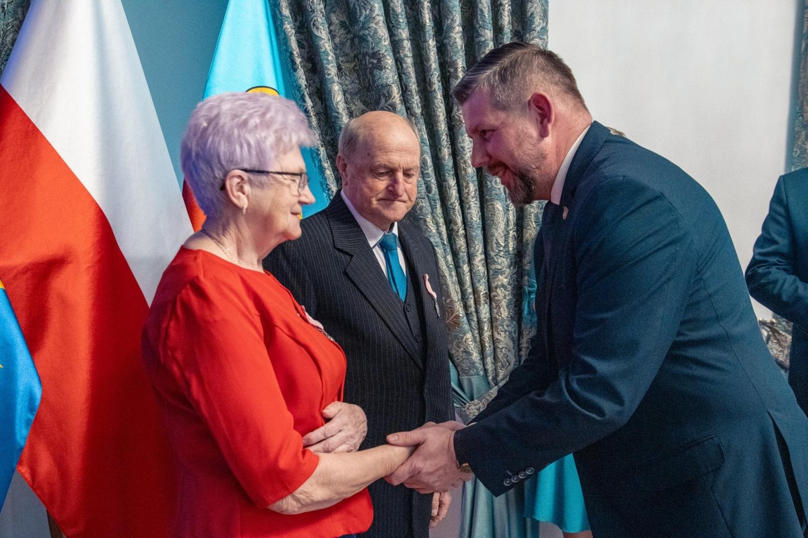 Zdjęcie w galerii na portalu naszwodzislaw.com: Jubilaci świętowali złote gody w Pałacu Dietrichsteinów [FOTO] wiadomości z regionu