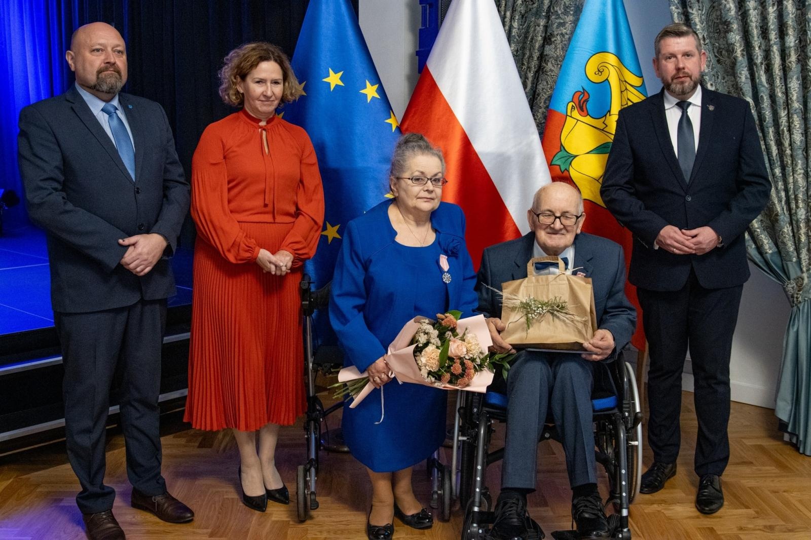 Zdjęcie w galerii na portalu naszwodzislaw.com: Jubilaci świętowali złote gody w Pałacu Dietrichsteinów [FOTO] wiadomości z regionu