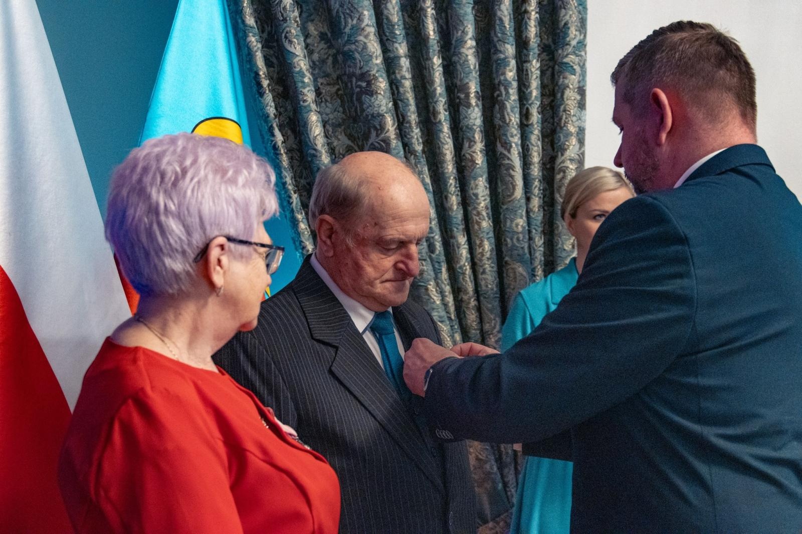 Zdjęcie w galerii na portalu naszwodzislaw.com: Jubilaci świętowali złote gody w Pałacu Dietrichsteinów [FOTO] wiadomości z regionu