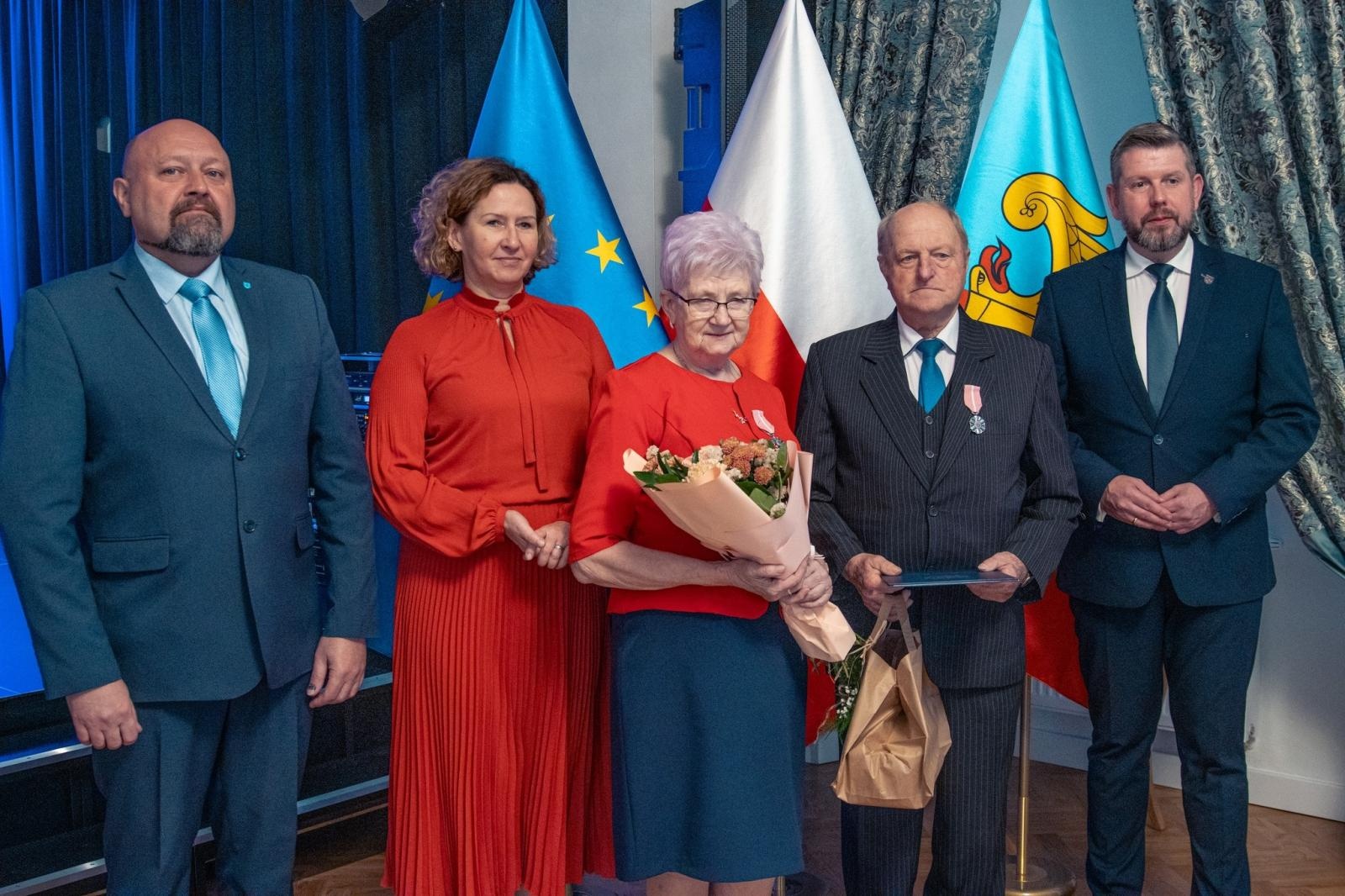 Zdjęcie w galerii na portalu naszwodzislaw.com: Jubilaci świętowali złote gody w Pałacu Dietrichsteinów [FOTO] wiadomości z regionu