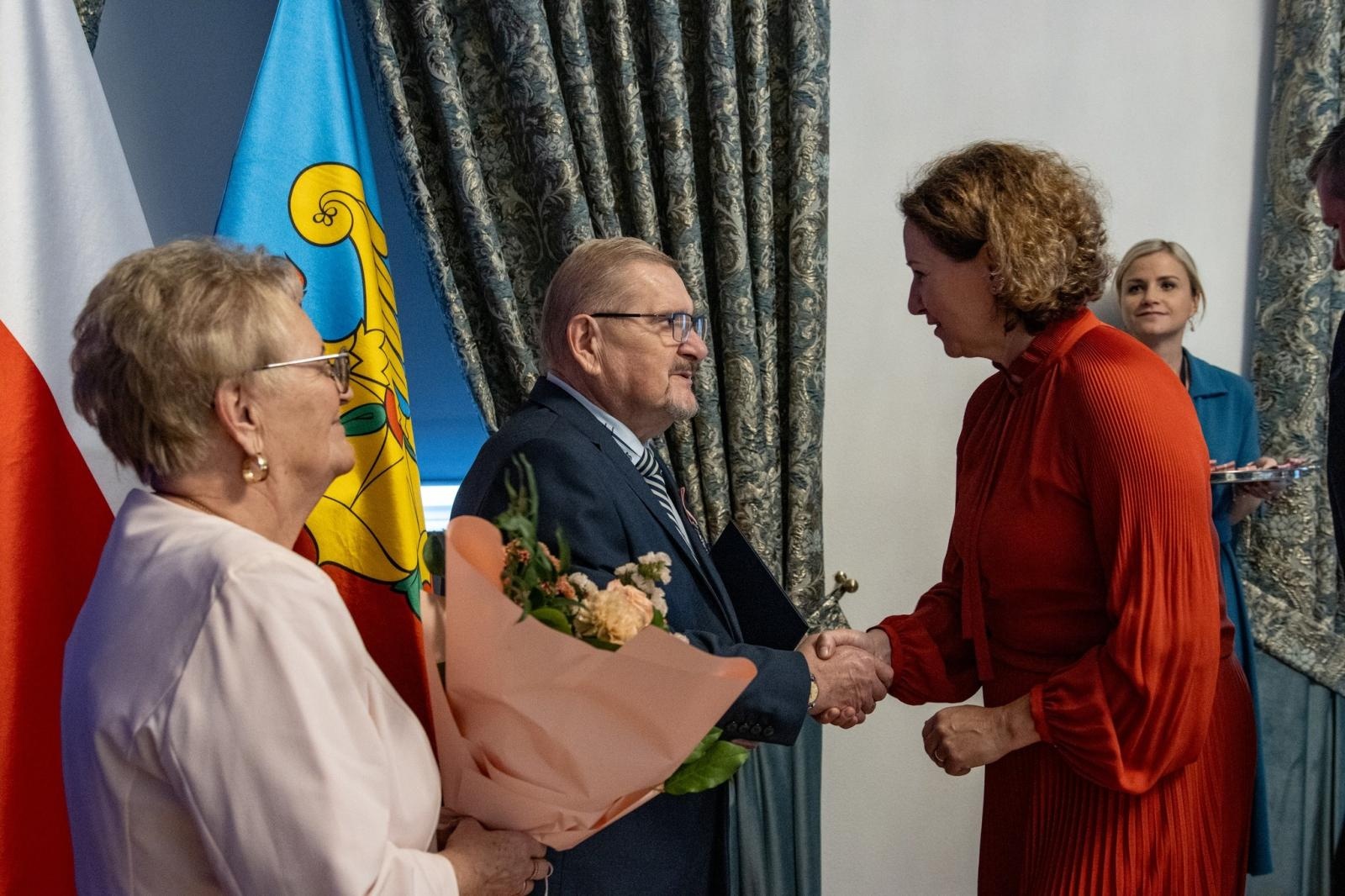 Zdjęcie w galerii na portalu naszwodzislaw.com: Jubilaci świętowali złote gody w Pałacu Dietrichsteinów [FOTO] wiadomości z regionu