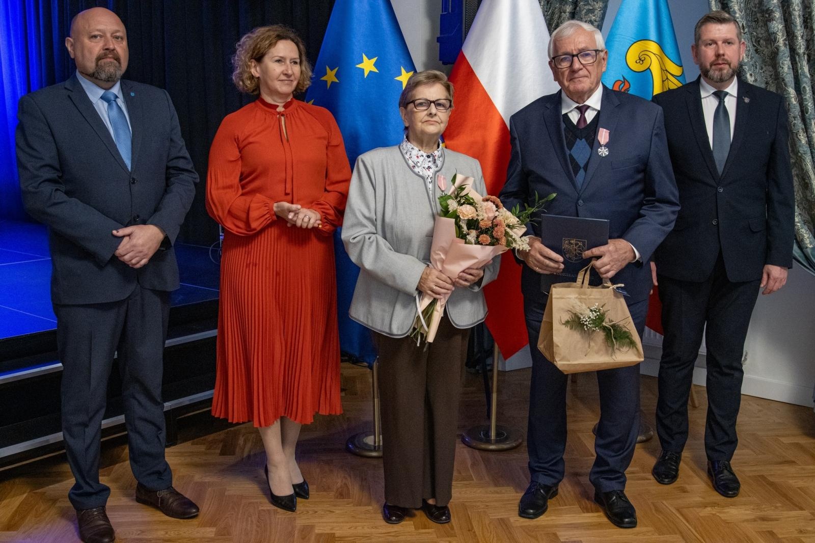 Zdjęcie w galerii na portalu naszwodzislaw.com: Jubilaci świętowali złote gody w Pałacu Dietrichsteinów [FOTO] wiadomości z regionu
