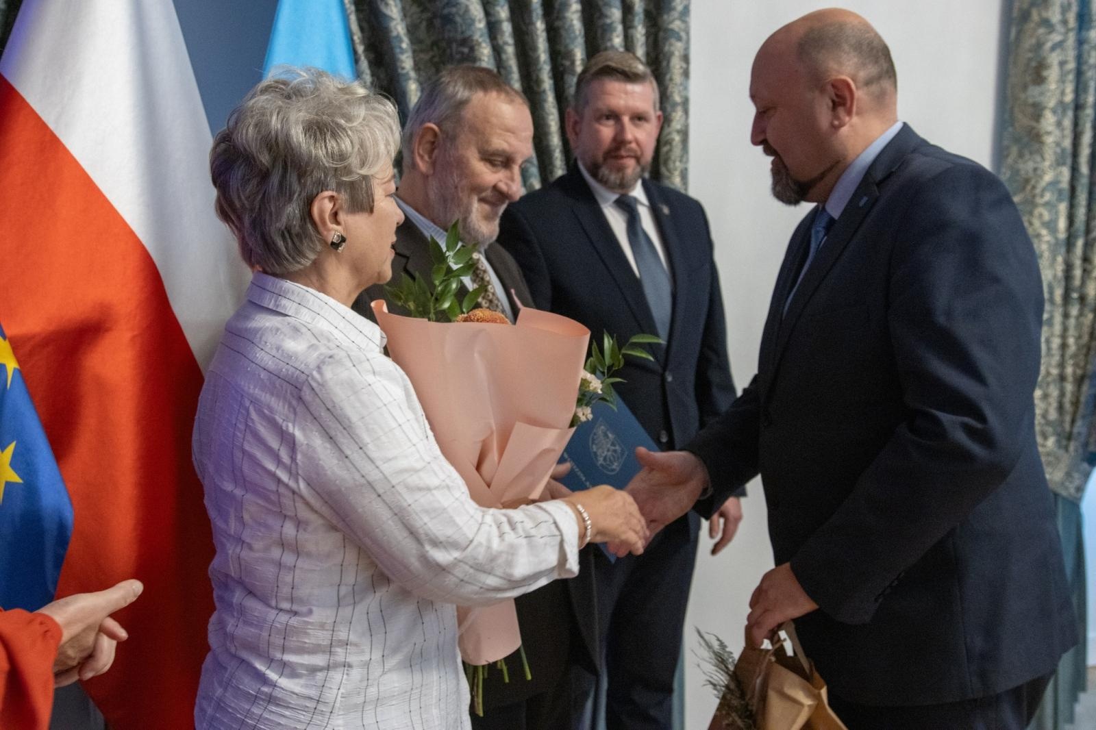 Zdjęcie w galerii na portalu naszwodzislaw.com: Jubilaci świętowali złote gody w Pałacu Dietrichsteinów [FOTO] wiadomości z regionu