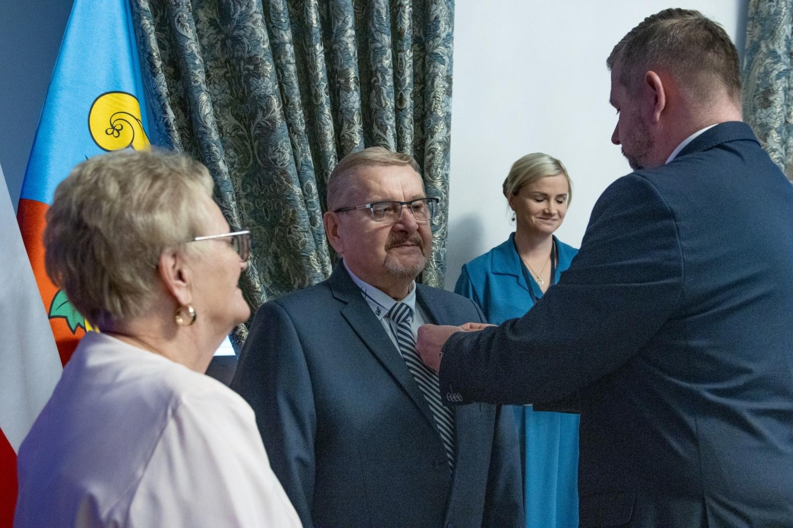 Zdjęcie w galerii na portalu naszwodzislaw.com: Jubilaci świętowali złote gody w Pałacu Dietrichsteinów [FOTO] wiadomości z regionu