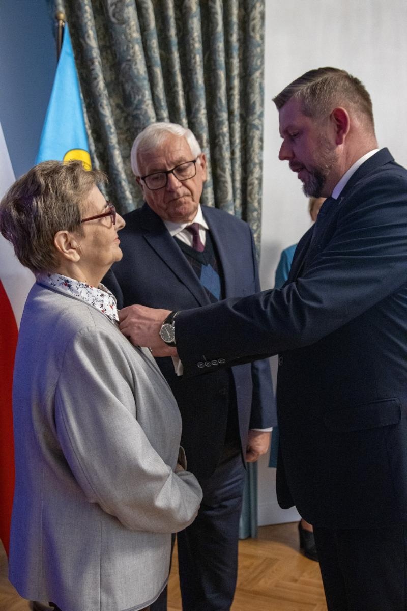 Zdjęcie w galerii na portalu naszwodzislaw.com: Jubilaci świętowali złote gody w Pałacu Dietrichsteinów [FOTO] wiadomości z regionu