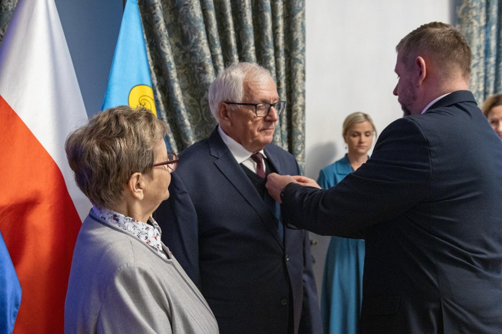 Zdjęcie w galerii na portalu naszwodzislaw.com: Jubilaci świętowali złote gody w Pałacu Dietrichsteinów [FOTO] wiadomości z regionu