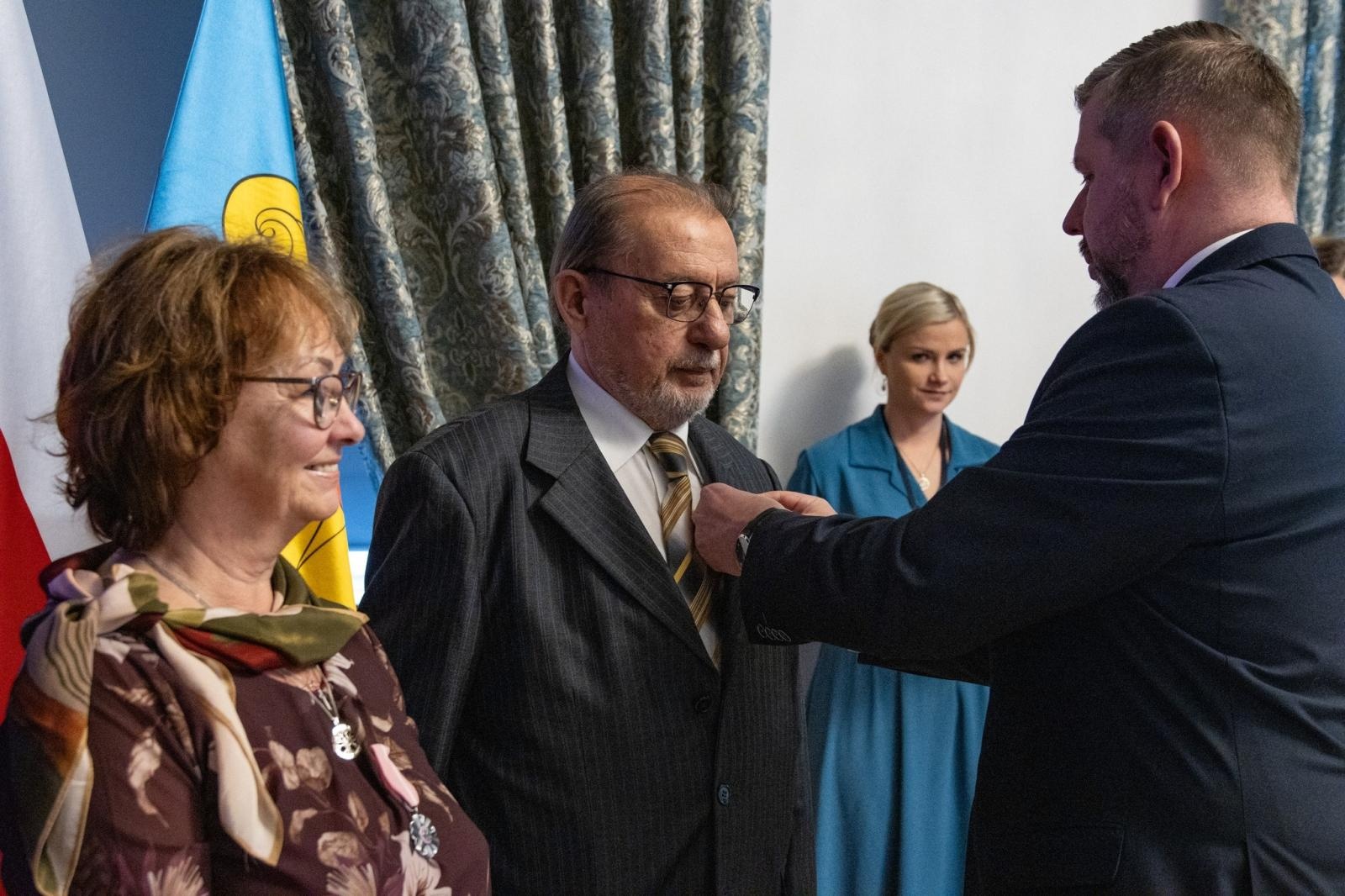 Zdjęcie w galerii na portalu naszwodzislaw.com: Jubilaci świętowali złote gody w Pałacu Dietrichsteinów [FOTO] wiadomości z regionu