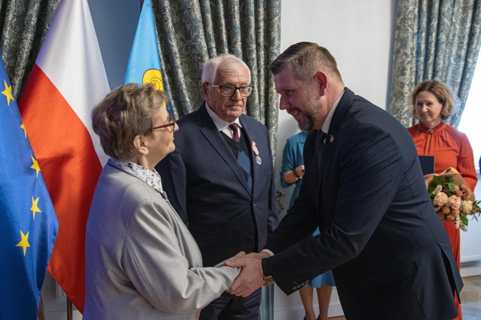 Zdjęcie w galerii na portalu naszwodzislaw.com: Jubilaci świętowali złote gody w Pałacu Dietrichsteinów [FOTO] wiadomości z regionu