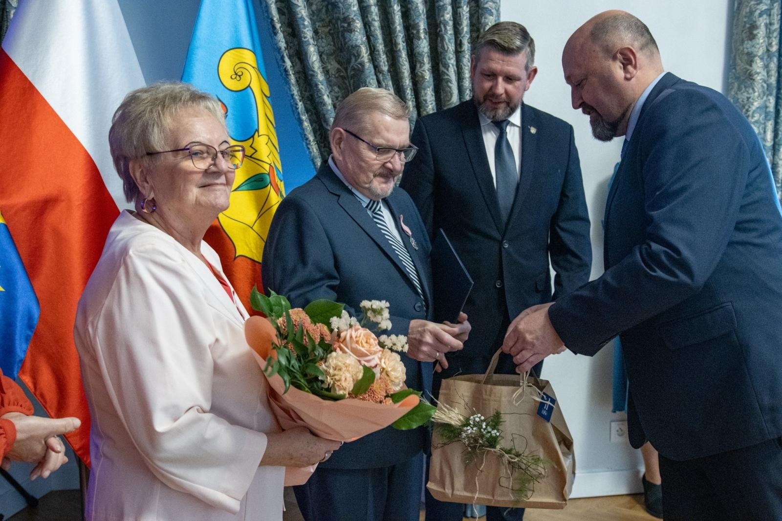 Zdjęcie w galerii na portalu naszwodzislaw.com: Jubilaci świętowali złote gody w Pałacu Dietrichsteinów [FOTO] wiadomości z regionu