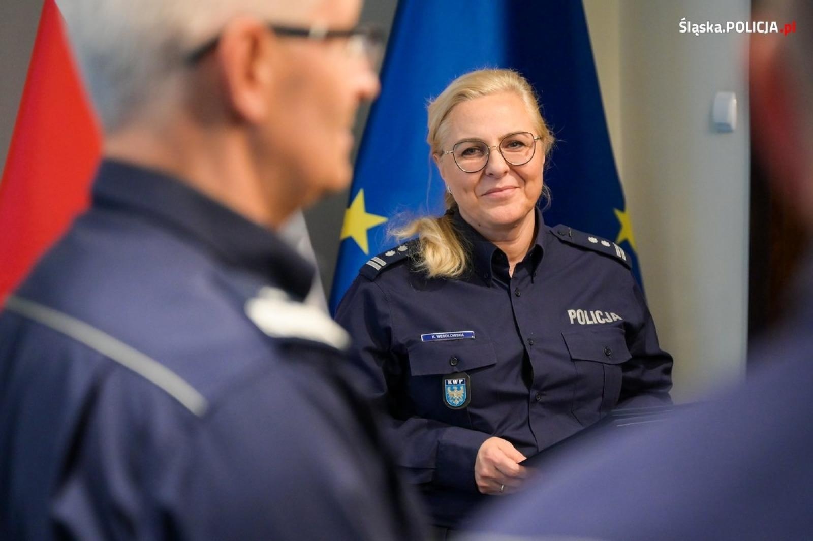 Zdjęcie w galerii na portalu naszwodzislaw.com: Szef śląskich policjantów gratulował dzielnicowym. Wśród nich mundurowi z Wodzisławia Śląskiego wiadomości z regionu