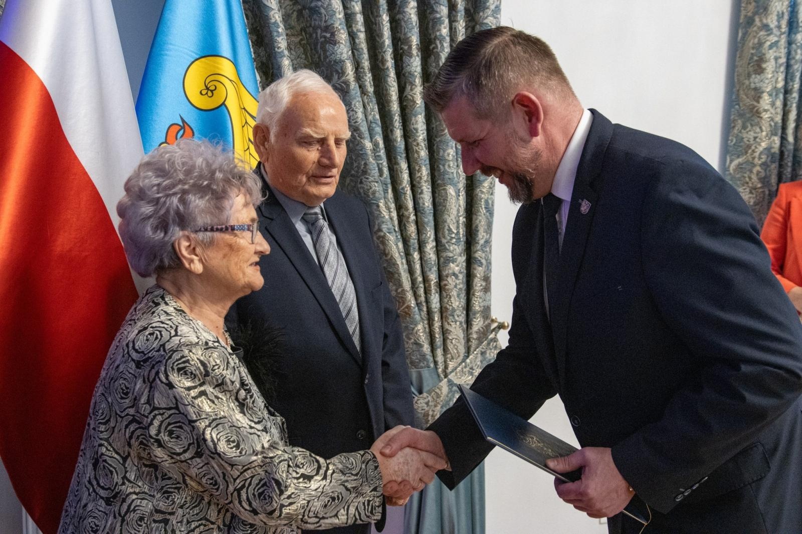 Zdjęcie w galerii na portalu naszwodzislaw.com: Diamentowe i szmaragdowe gody w Wodzisławiu Śląskim [FOTO] wiadomości z regionu