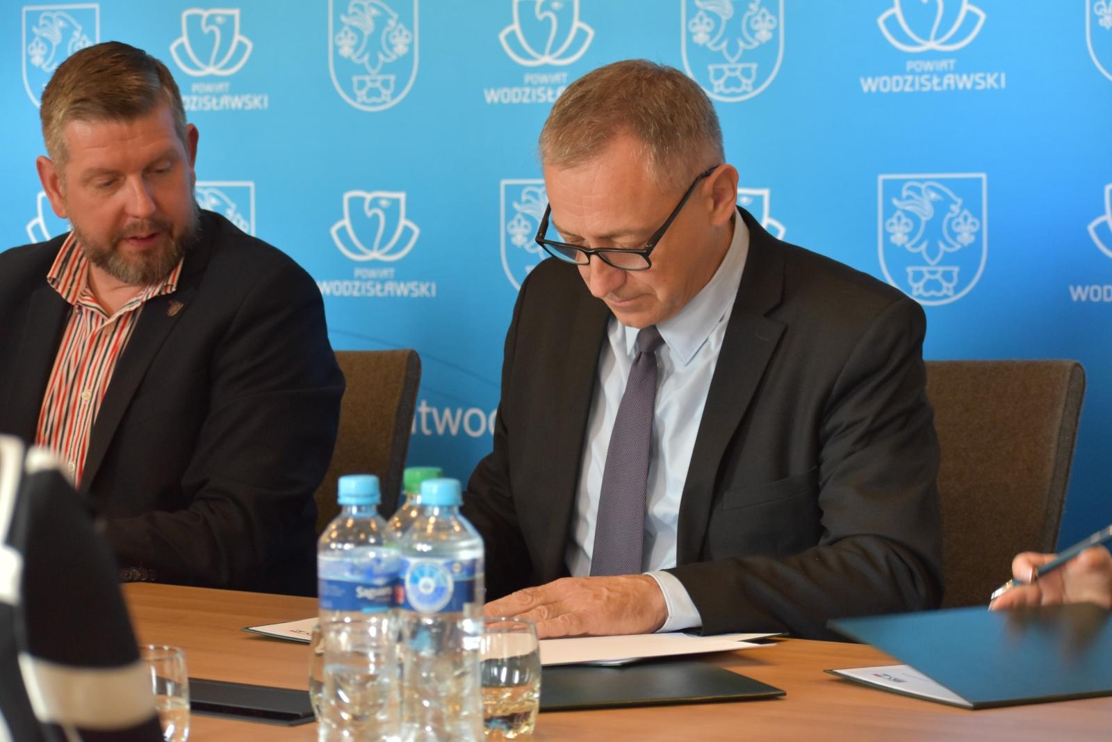 Zdjęcie w galerii na portalu naszwodzislaw.com: Porozumienie MZK z powiatem wodzisławskim i miastem Wodzisław Śląski wiadomości z regionu