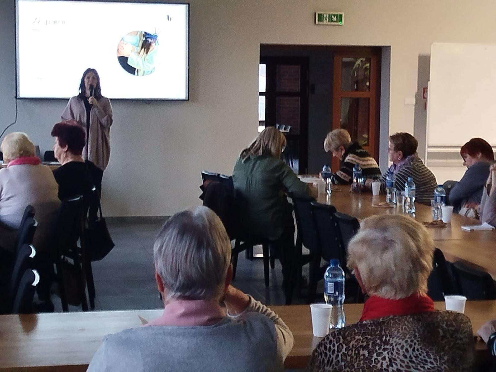 Zdjęcie w galerii na portalu naszwodzislaw.com: Jak być wsparciem dla bliskich? Za nami wykład dla seniorów wiadomości z regionu