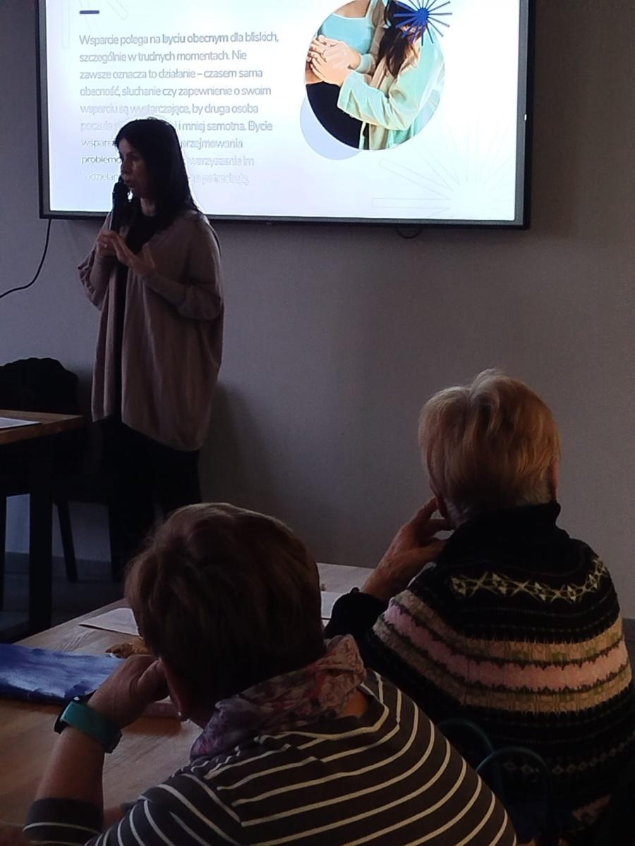Zdjęcie w galerii na portalu naszwodzislaw.com: Jak być wsparciem dla bliskich? Za nami wykład dla seniorów wiadomości z regionu