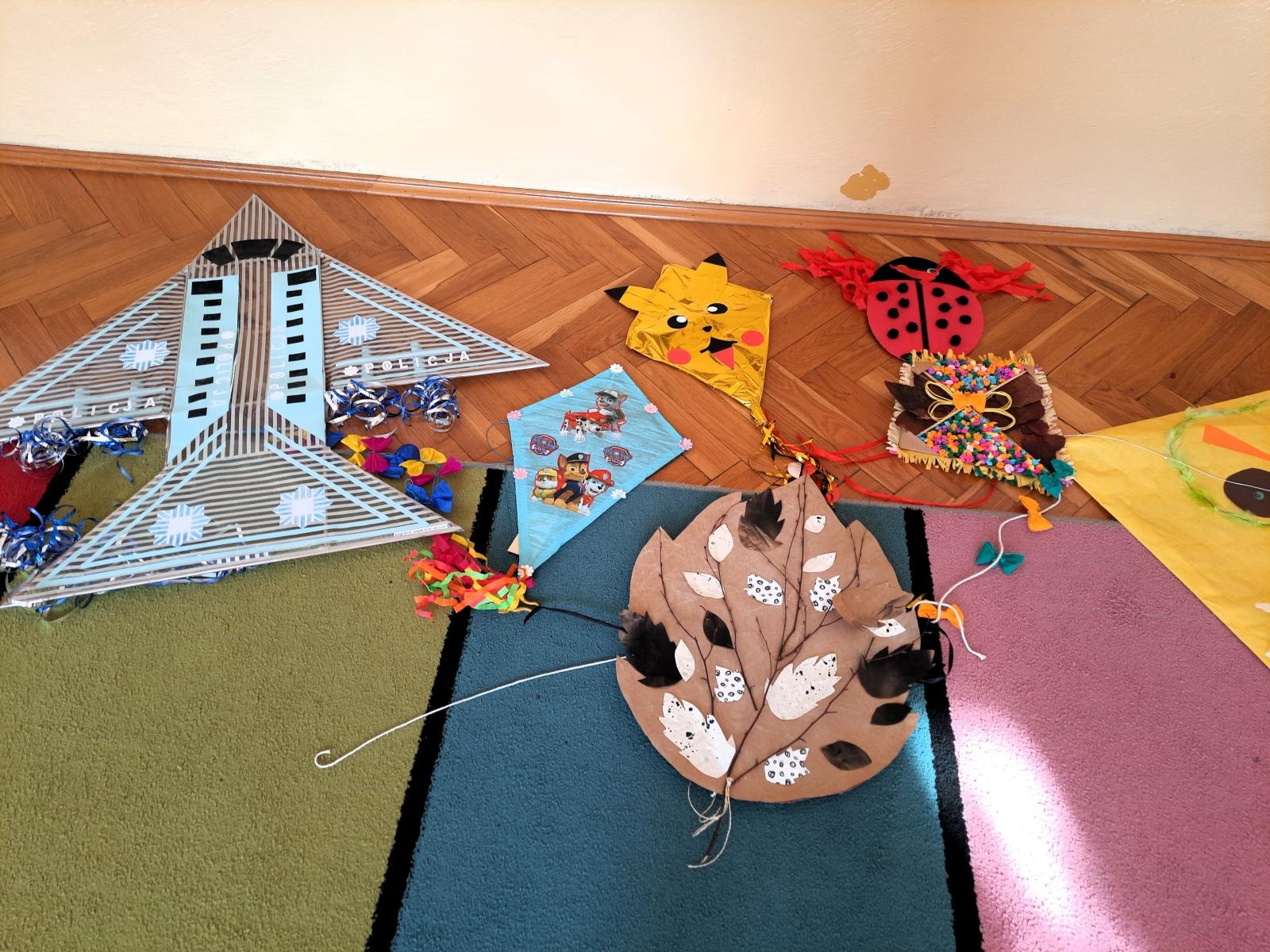 Zdjęcie w galerii na portalu naszwodzislaw.com: Rodzinne latawce w przedszkolu w Pszowie wiadomości z regionu