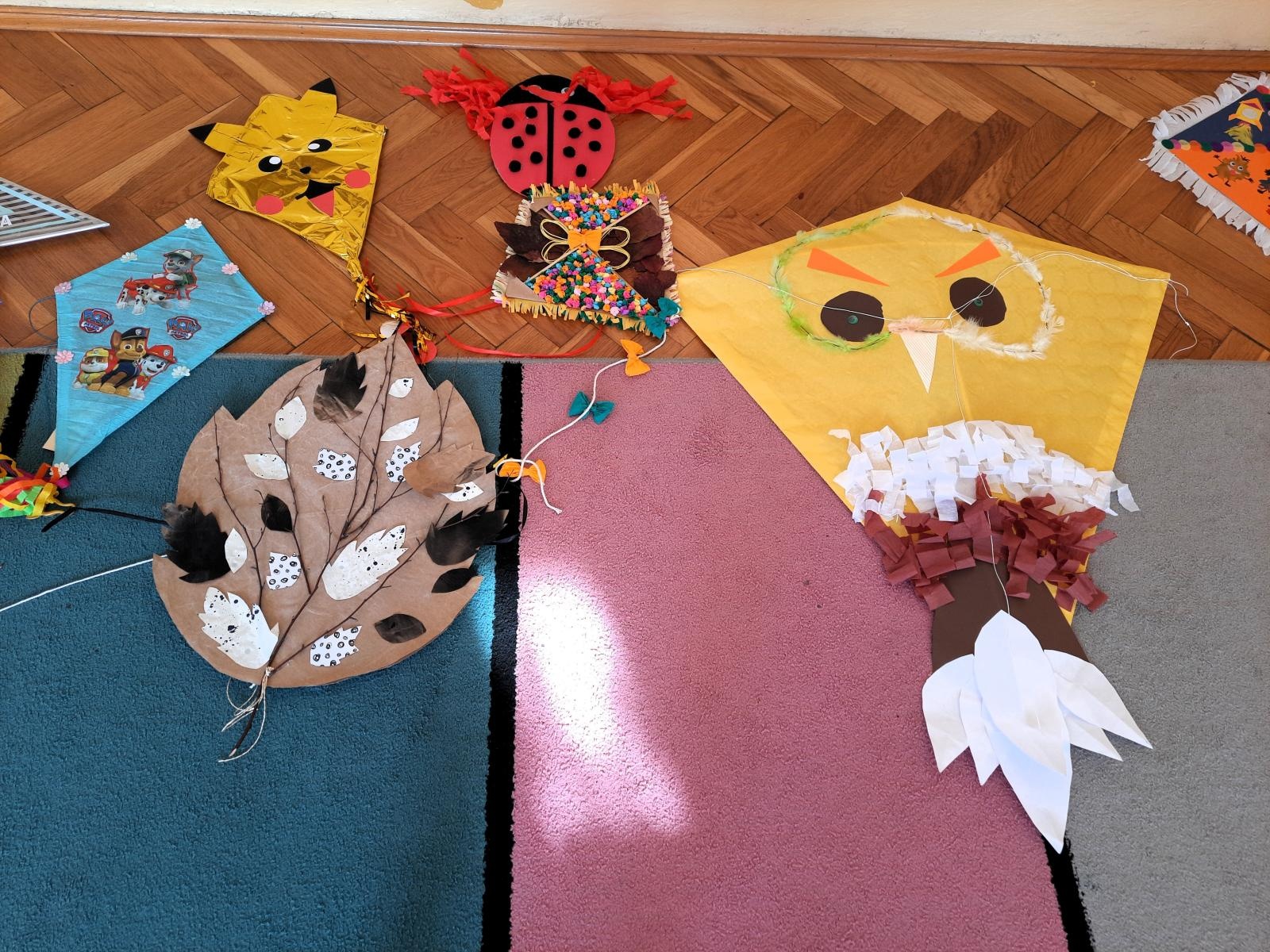 Zdjęcie w galerii na portalu naszwodzislaw.com: Rodzinne latawce w przedszkolu w Pszowie wiadomości z regionu