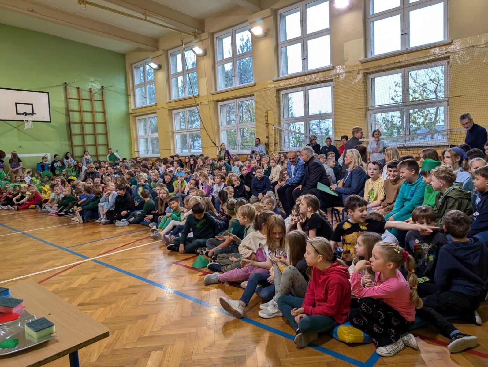 Zdjęcie w galerii na portalu naszwodzislaw.com: SP4 w Pszowie ma Zieloną Pracownię wiadomości z regionu