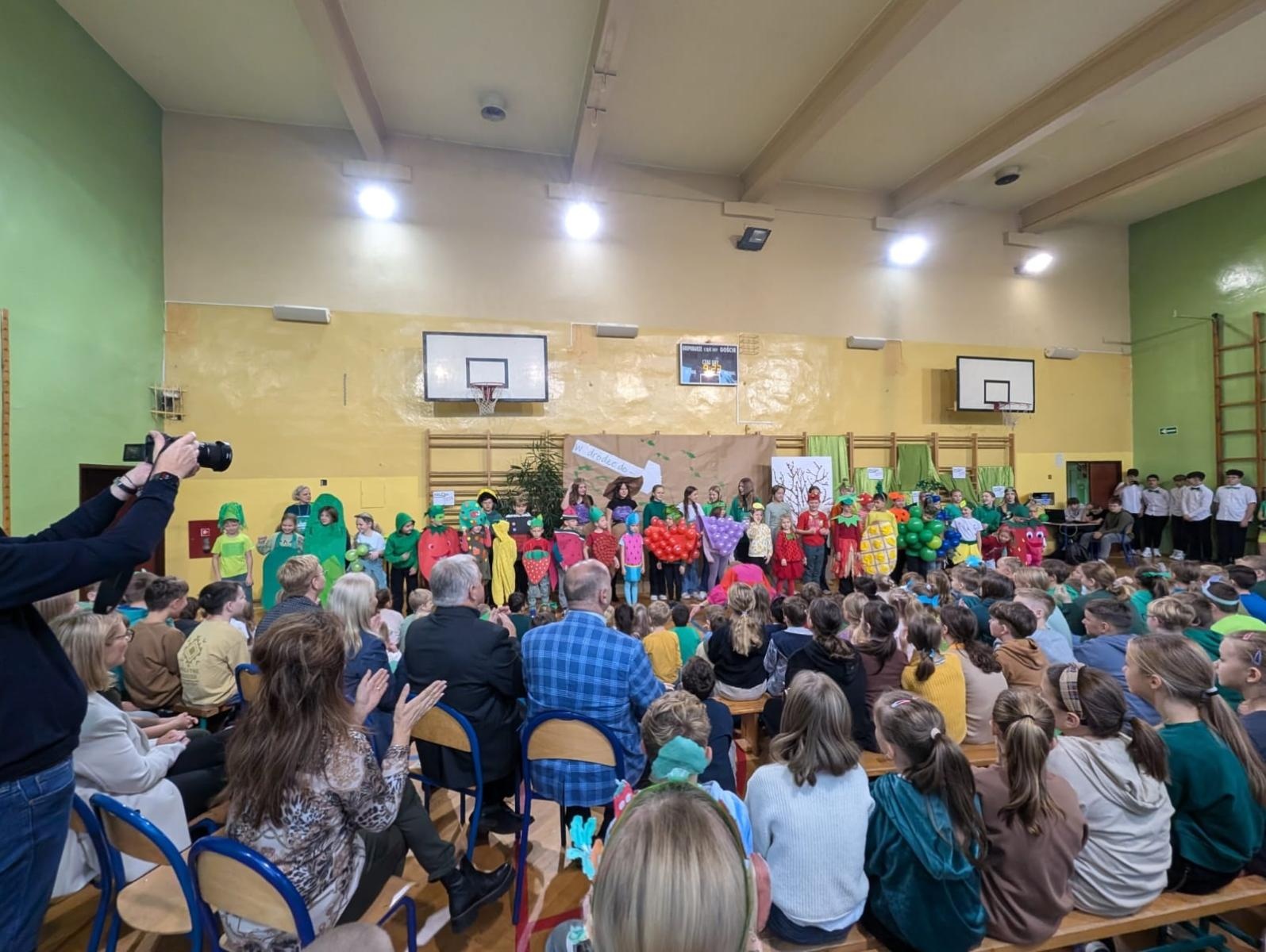 Zdjęcie w galerii na portalu naszwodzislaw.com: SP4 w Pszowie ma Zieloną Pracownię wiadomości z regionu