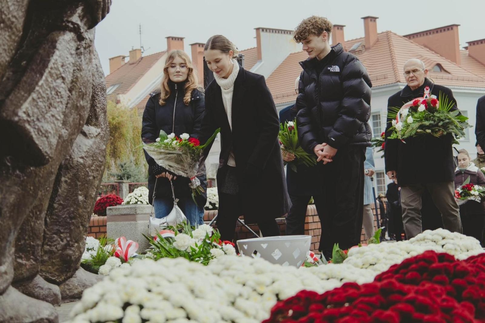 Zdjęcie w galerii na portalu naszwodzislaw.com: Miejskie obchody Święta Niepodległości w Wodzisławiu Śląskim [FOTO i WIDEO] wiadomości z regionu